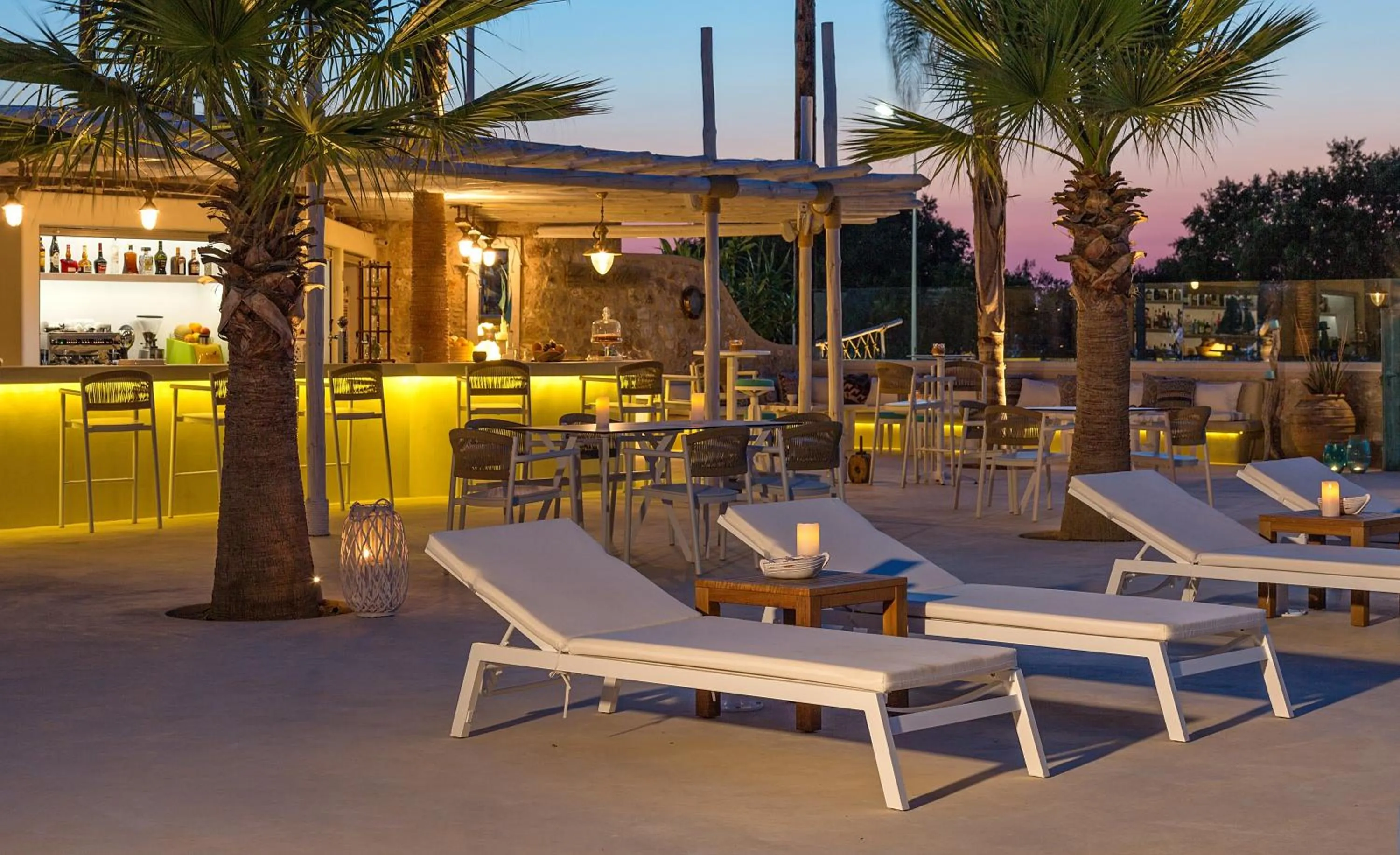 Restaurant/places to eat in White Pearls-Adults Only Luxury Suites