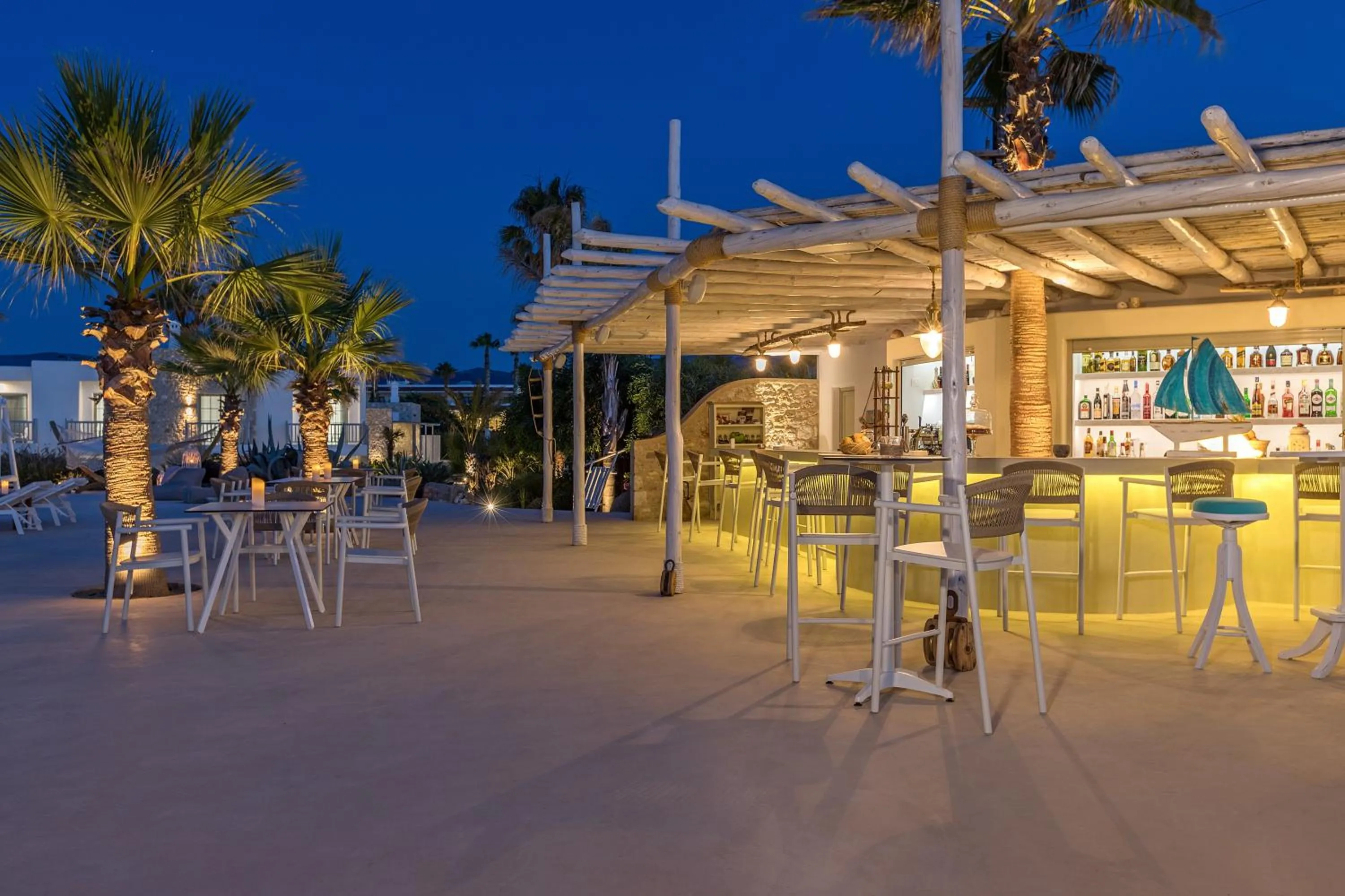 Restaurant/places to eat in White Pearls-Adults Only Luxury Suites