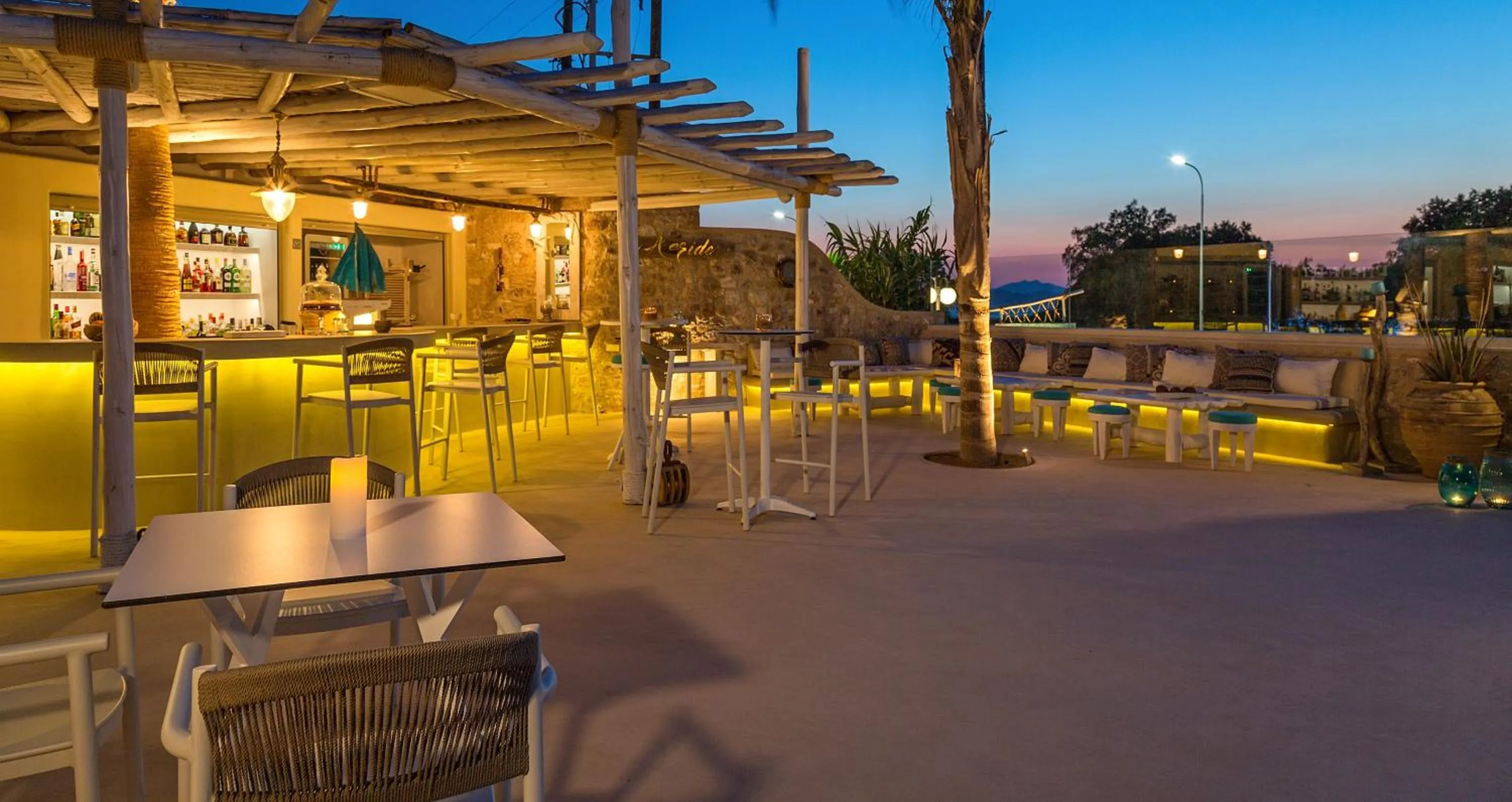 Restaurant/places to eat in White Pearls-Adults Only Luxury Suites