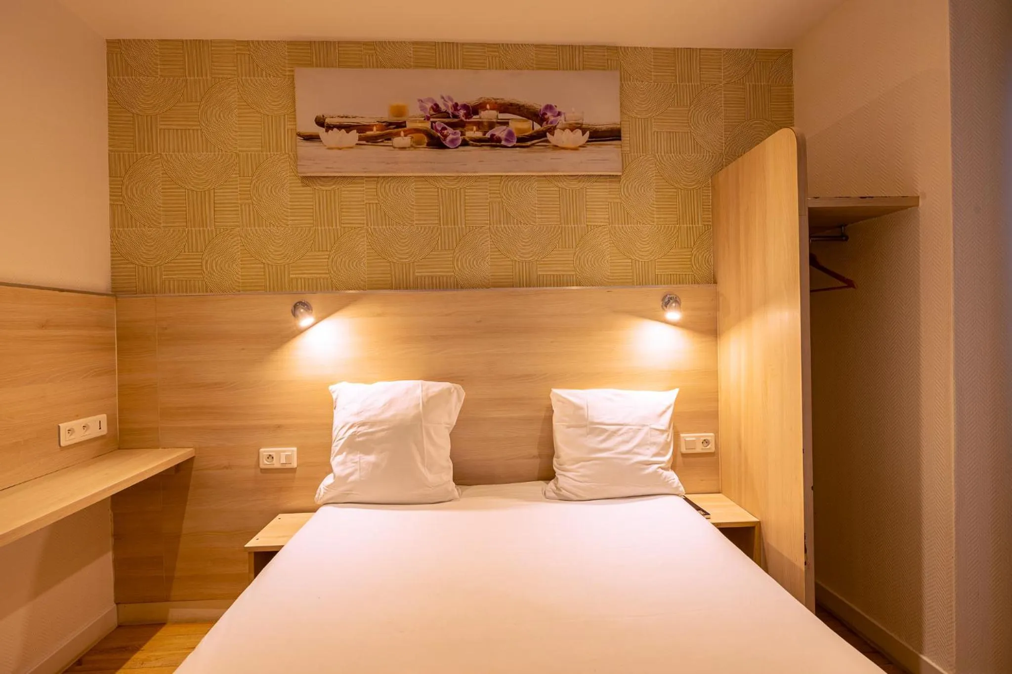 Bed in Hotel Aix Europe