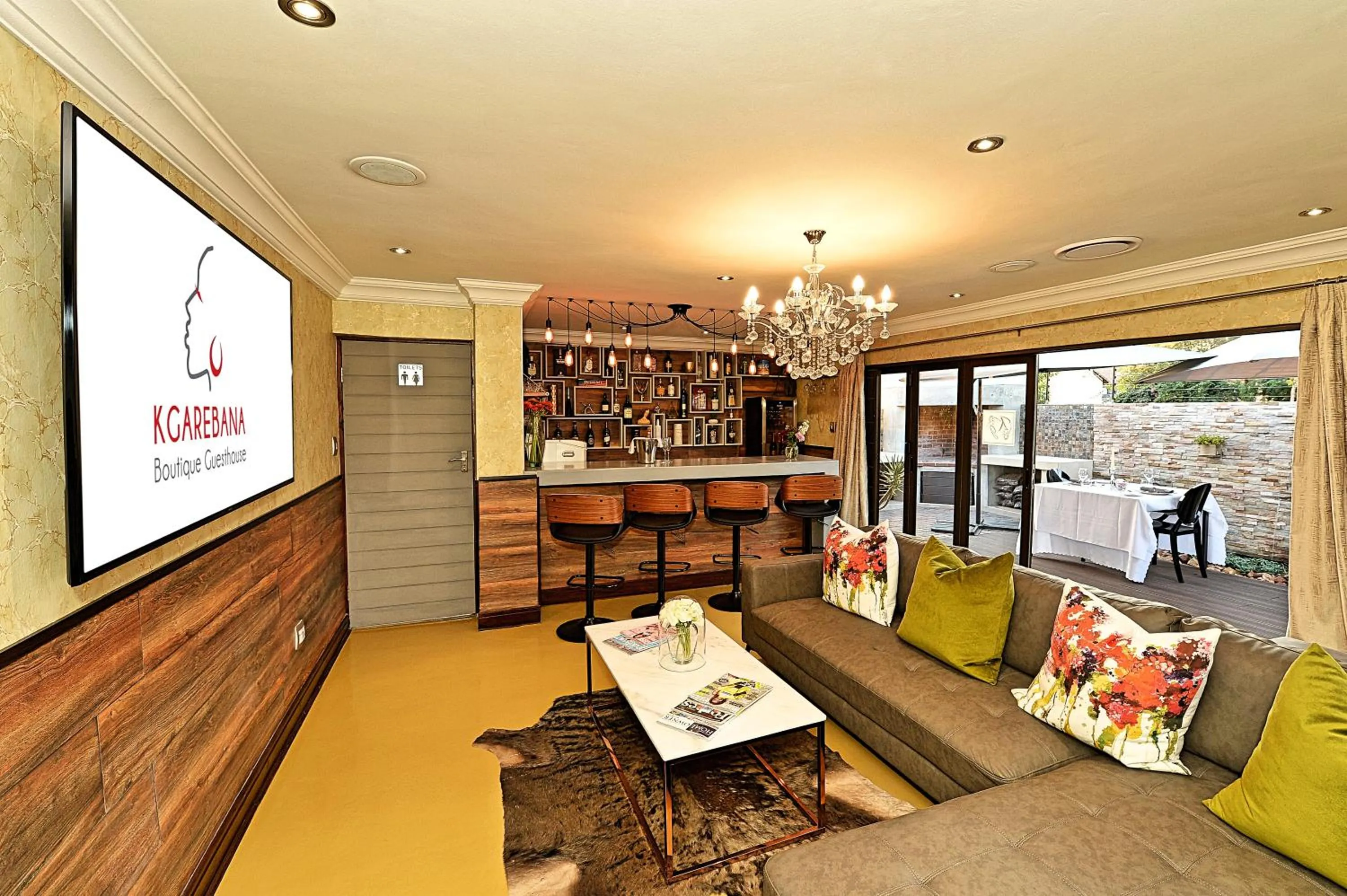 Communal lounge/ TV room in Kgarebana Boutique Guesthouse