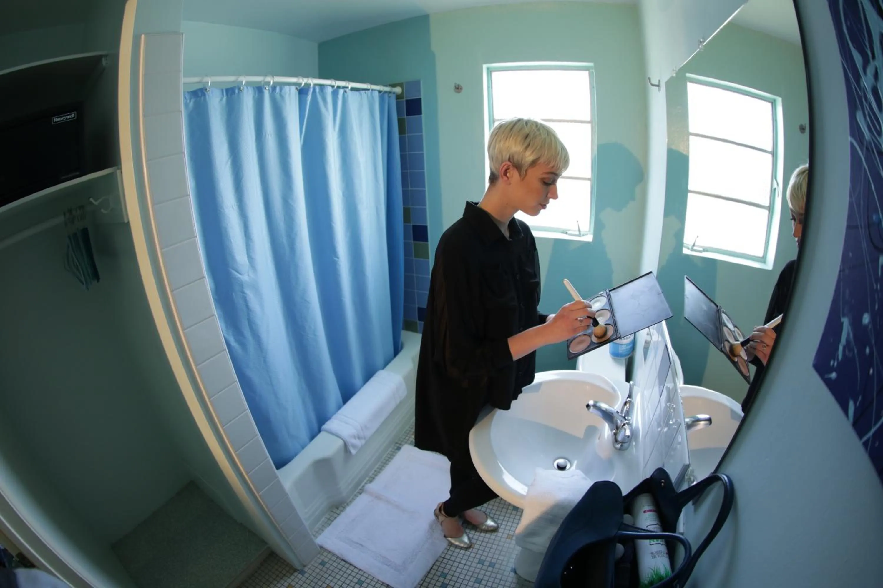 Bathroom in Banana Bungalow Hollywood Hotel & Hostel