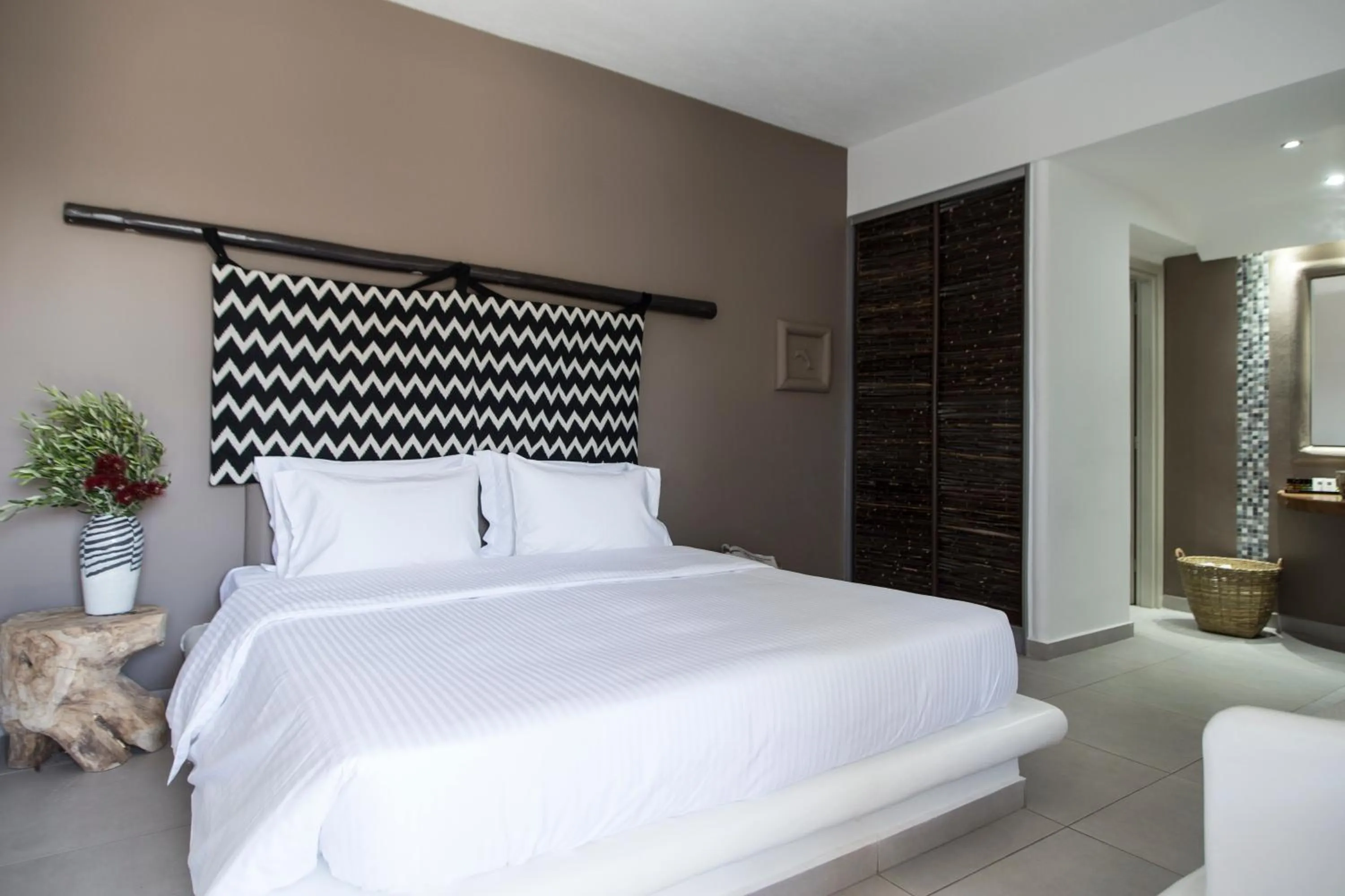 Photo of the whole room, Bed in My Mykonos Hotel