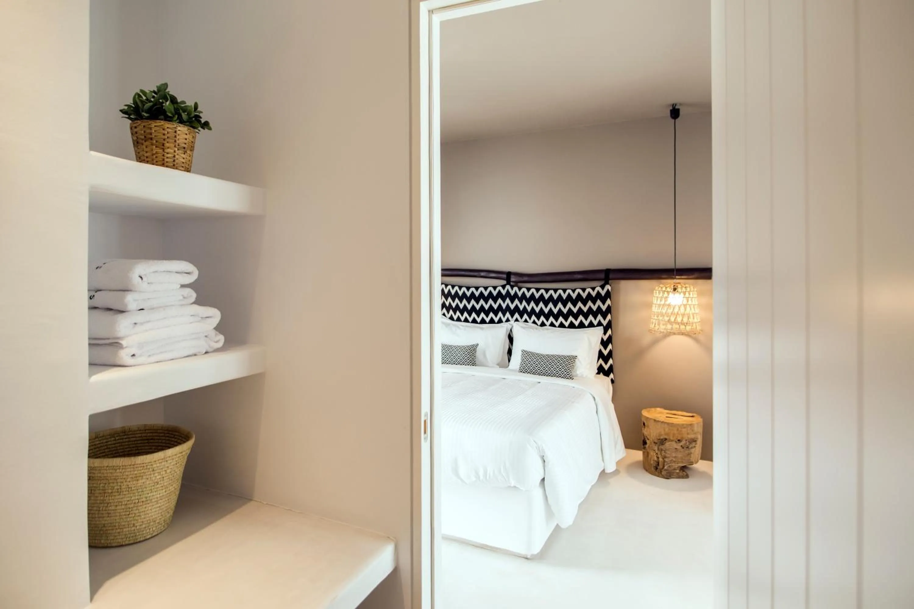 Bathroom, Bed in My Mykonos Hotel