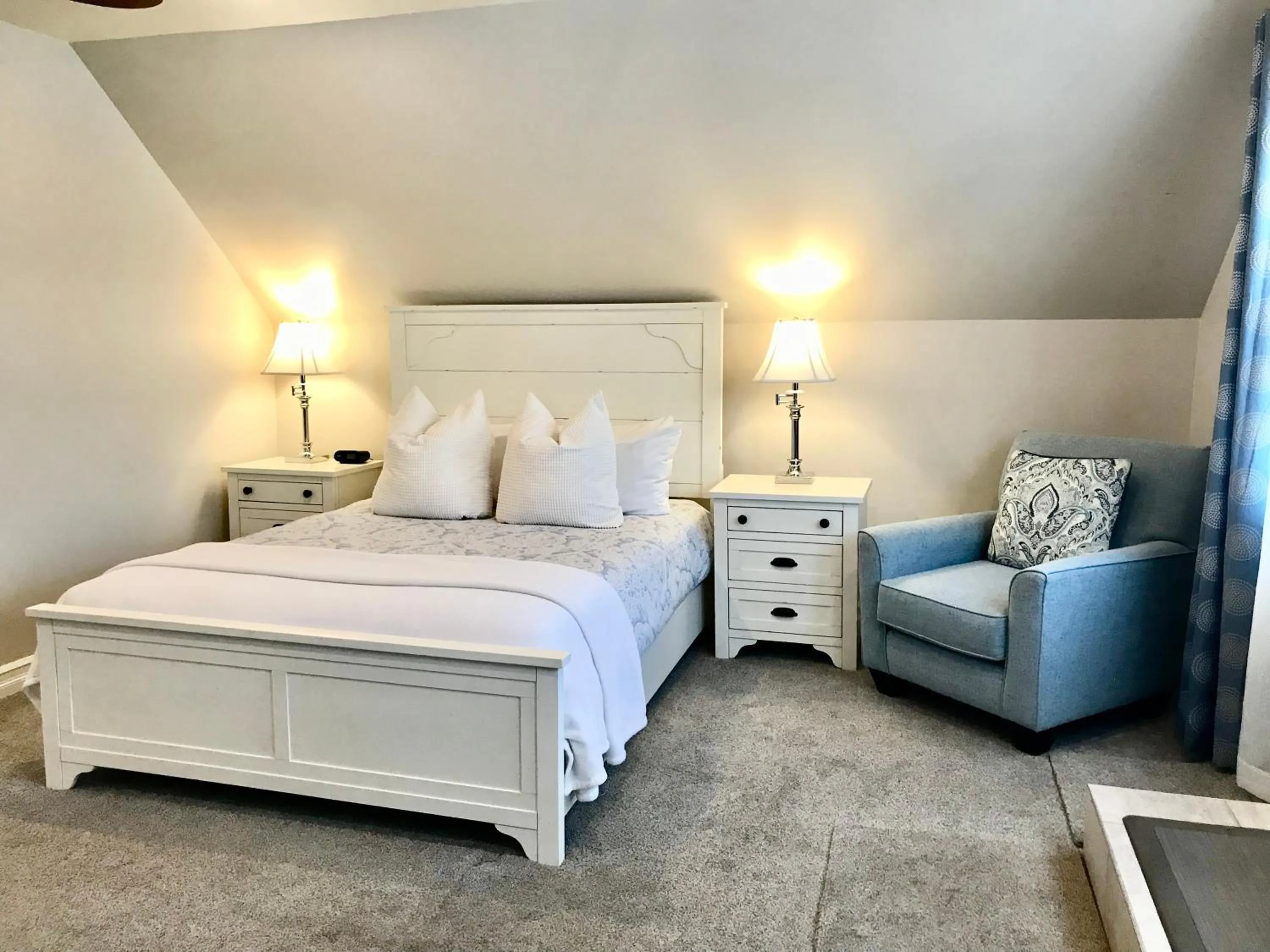 Bed in Tattingstone Inn