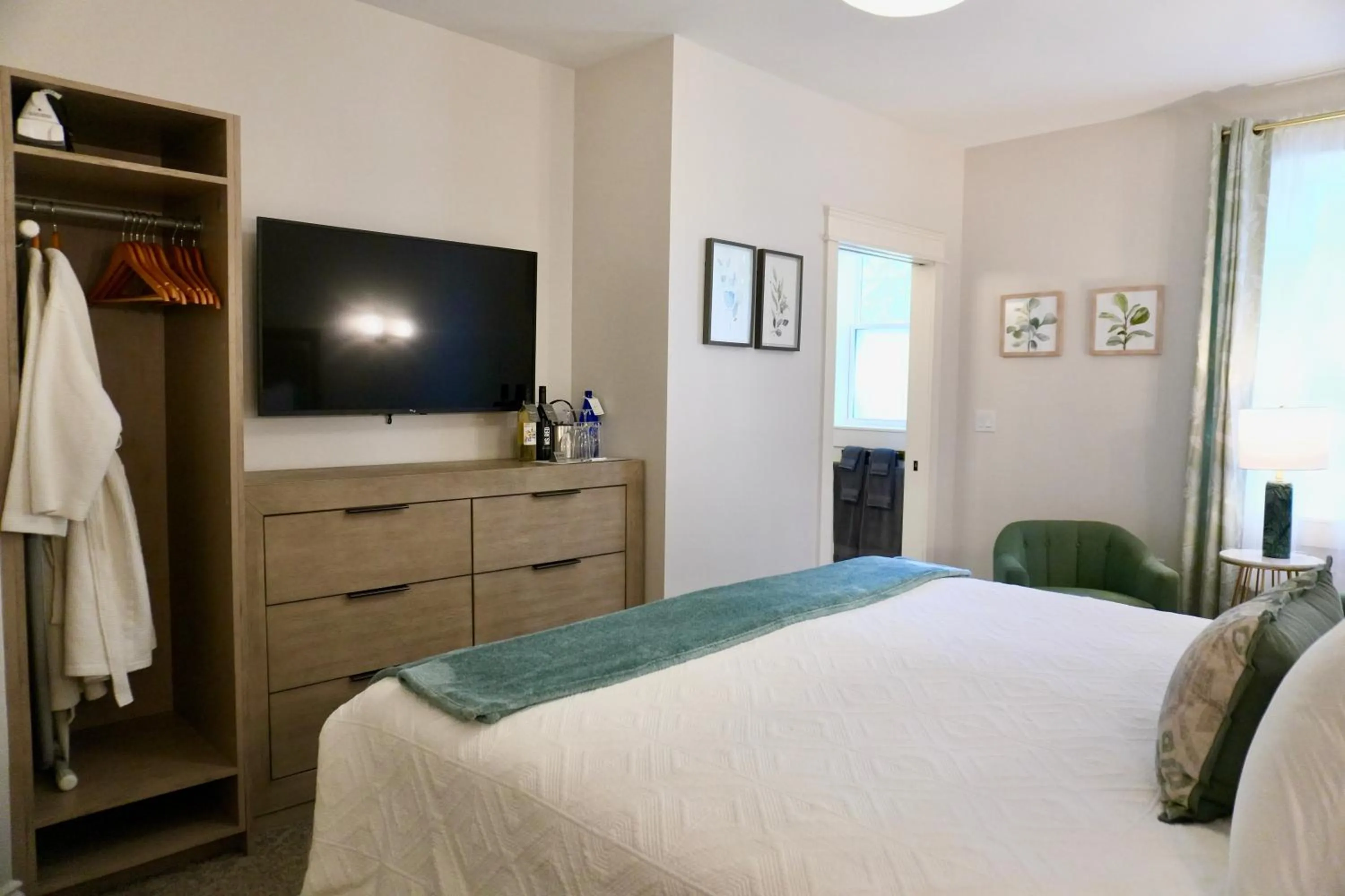 TV and multimedia, Bed in Tattingstone Inn