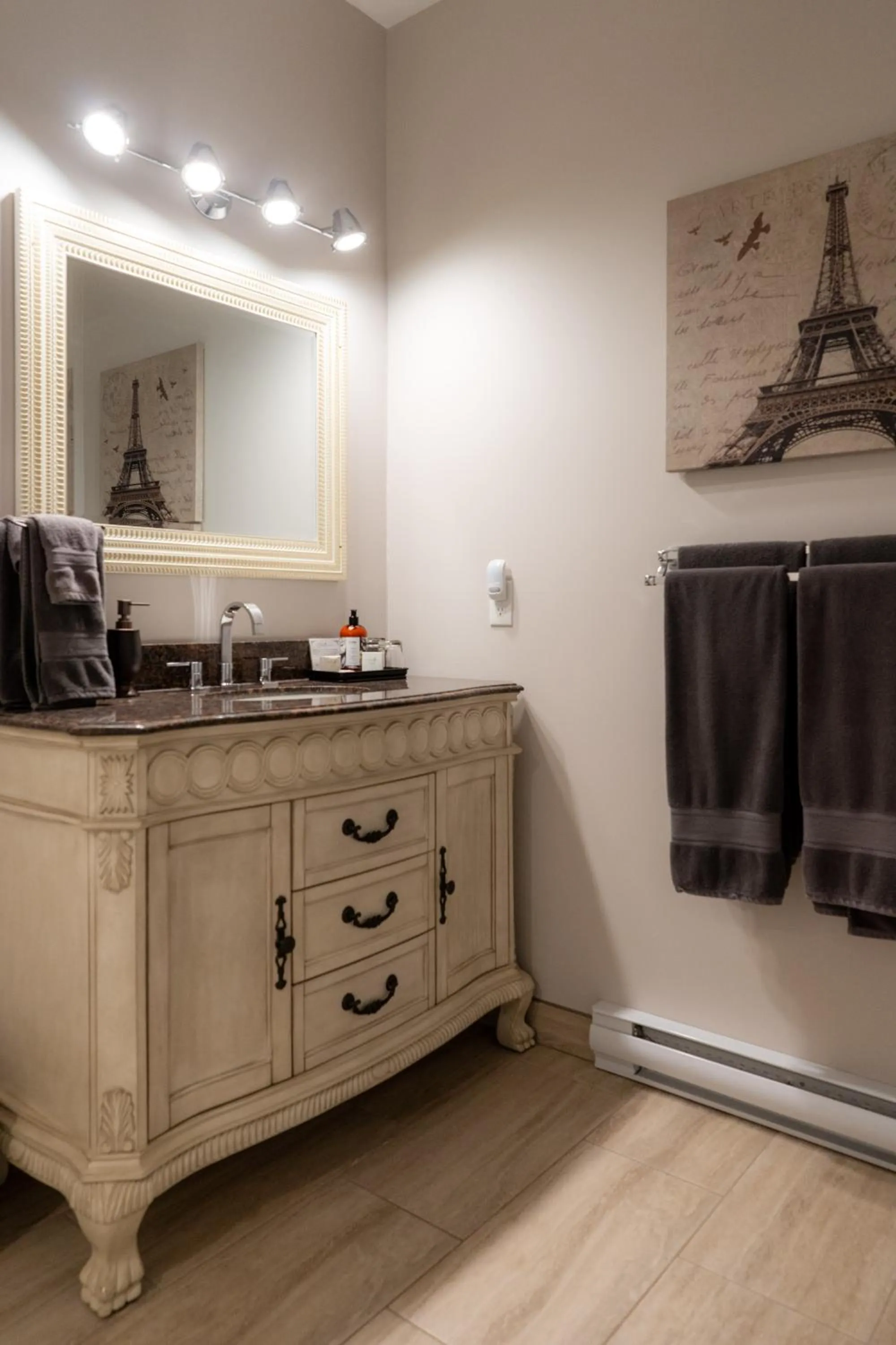 Shower in Tattingstone Inn