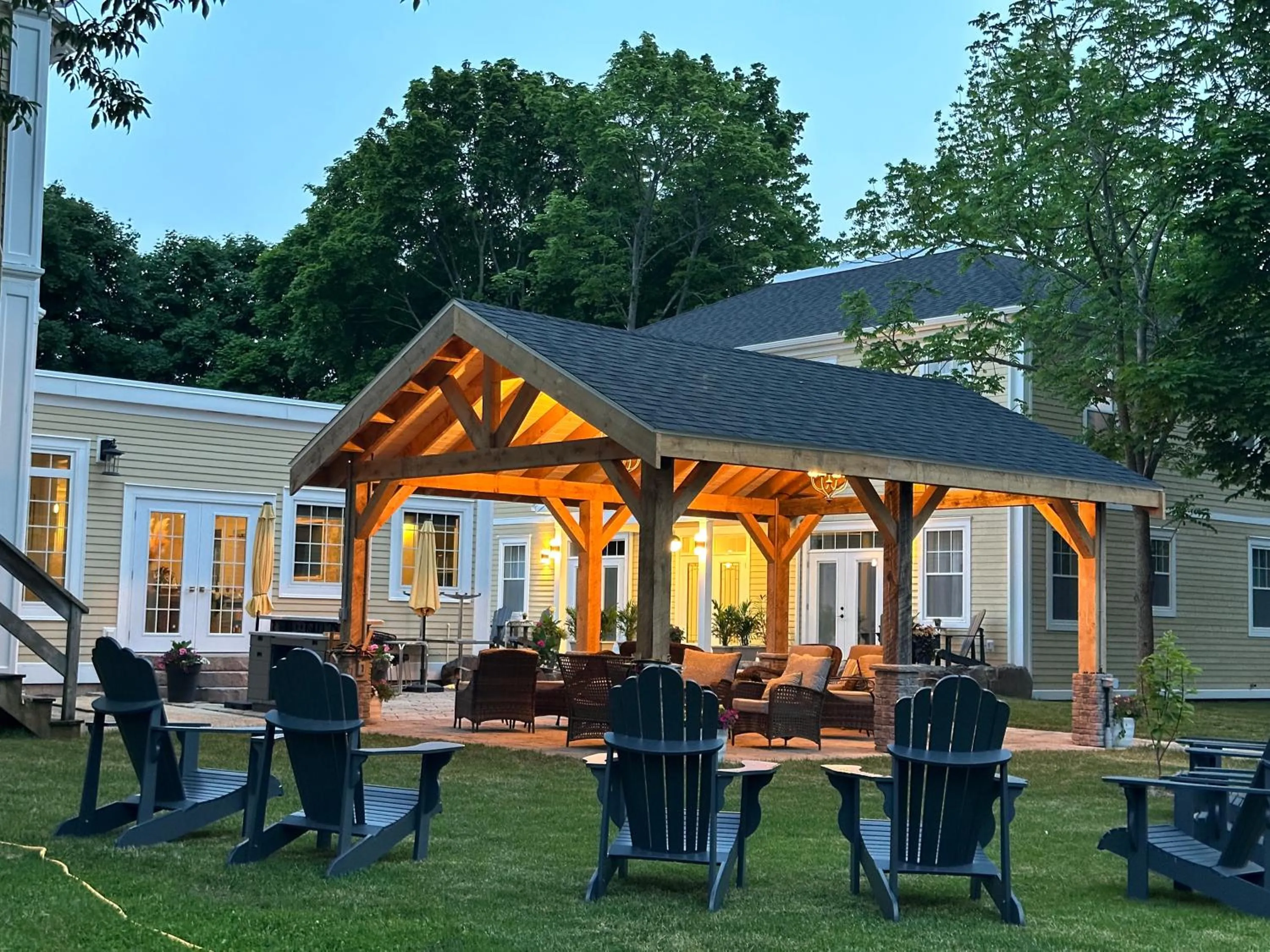 Property building in Tattingstone Inn