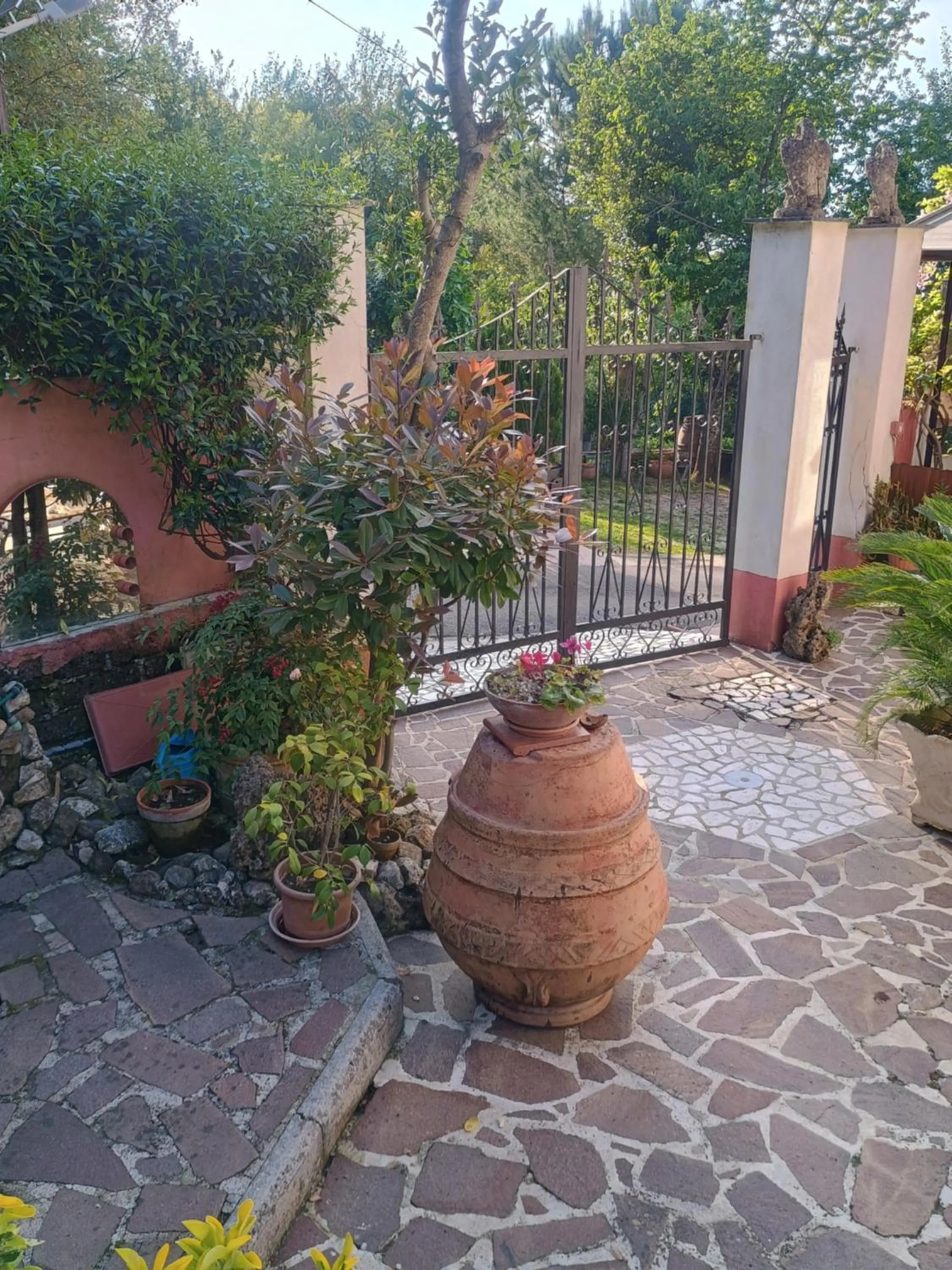 Garden view in B&b Fabra Casa Mia e non solo