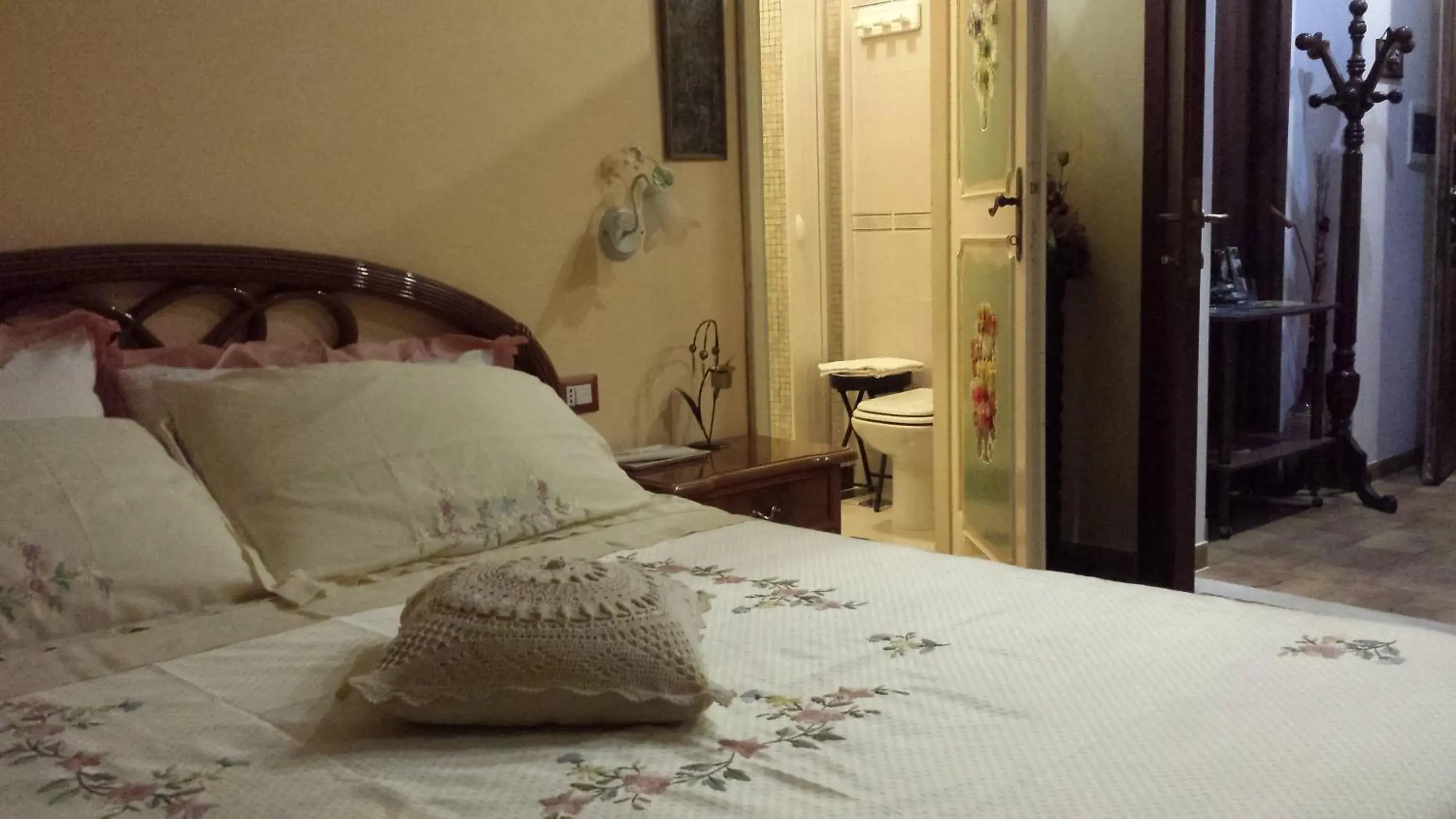 Double Room with Private Bathroom - single occupancy in B&b Fabra Casa Mia e non solo Double Room with Private Bathroom - single occupancy in B&b Fabra Casa Mia e non solo