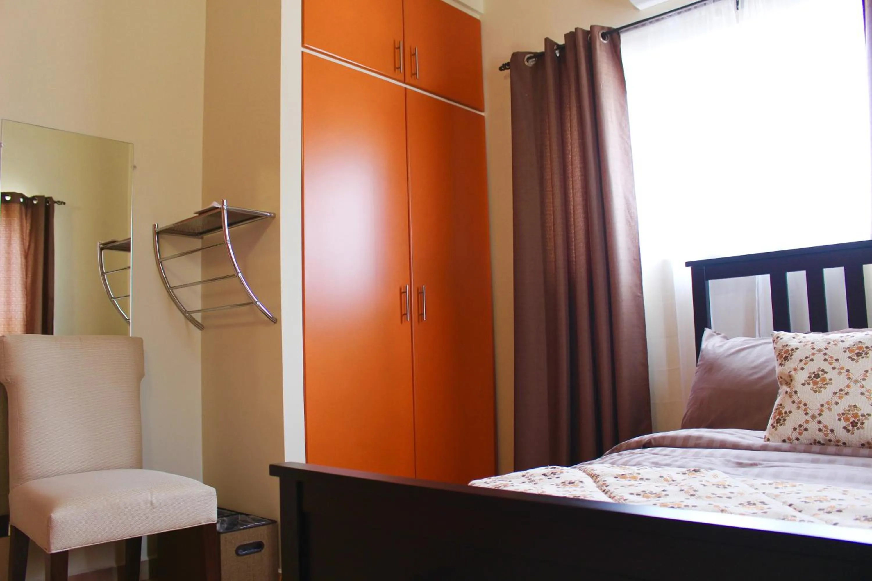 Photo of the whole room, Bed in Eve's Residence