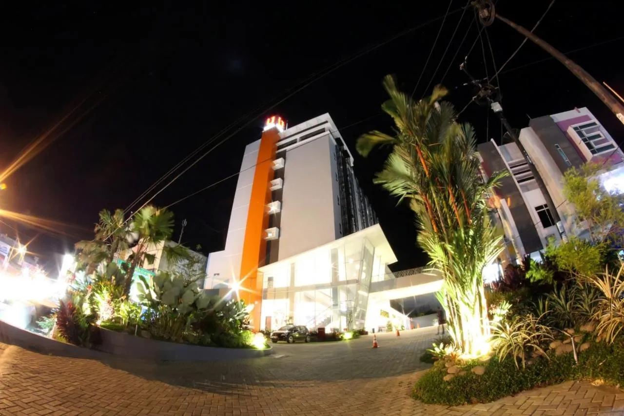 Property building in Urban Style Hotel Lampung, Azana Hotels Collection