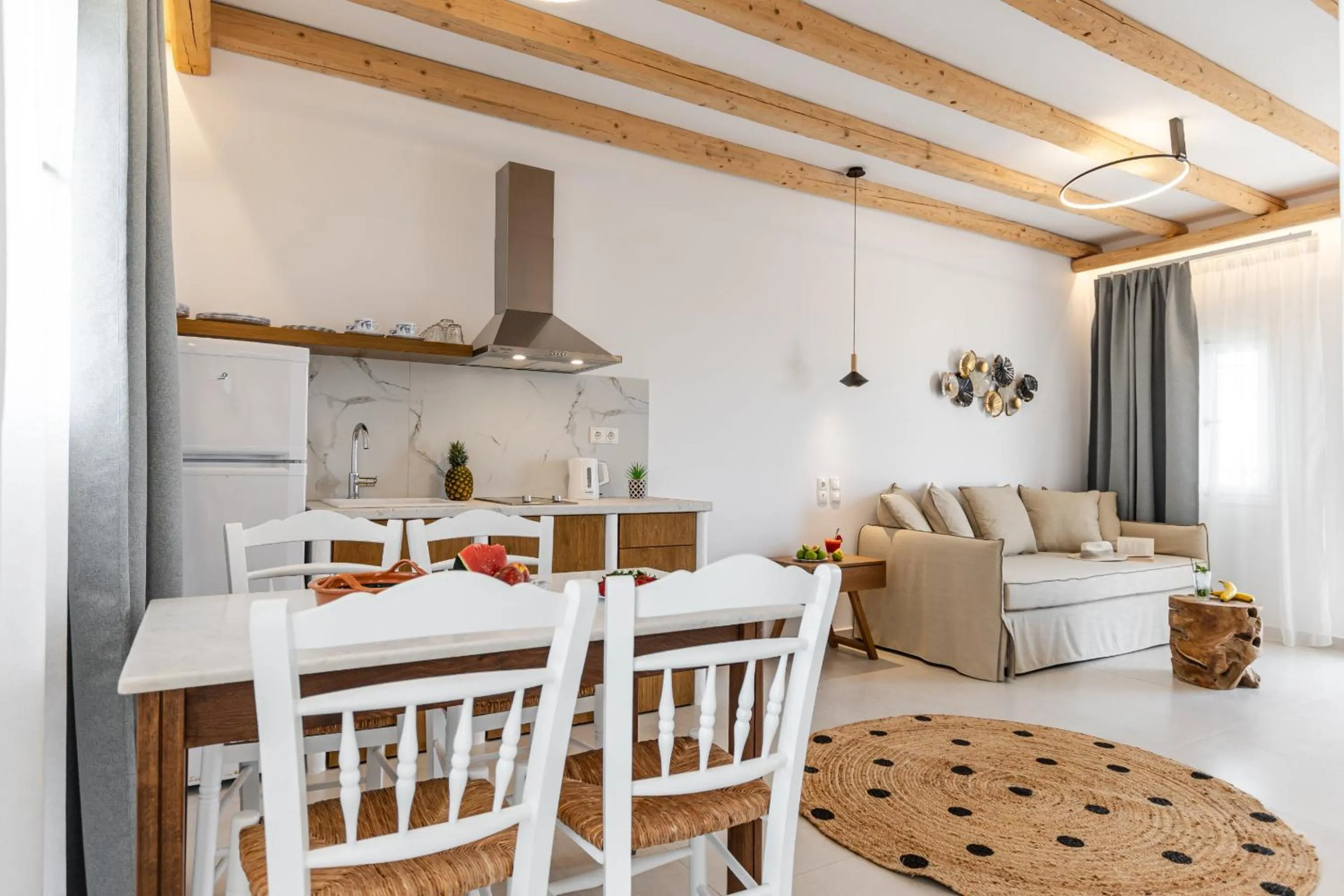 Birikos Hotel & Suites