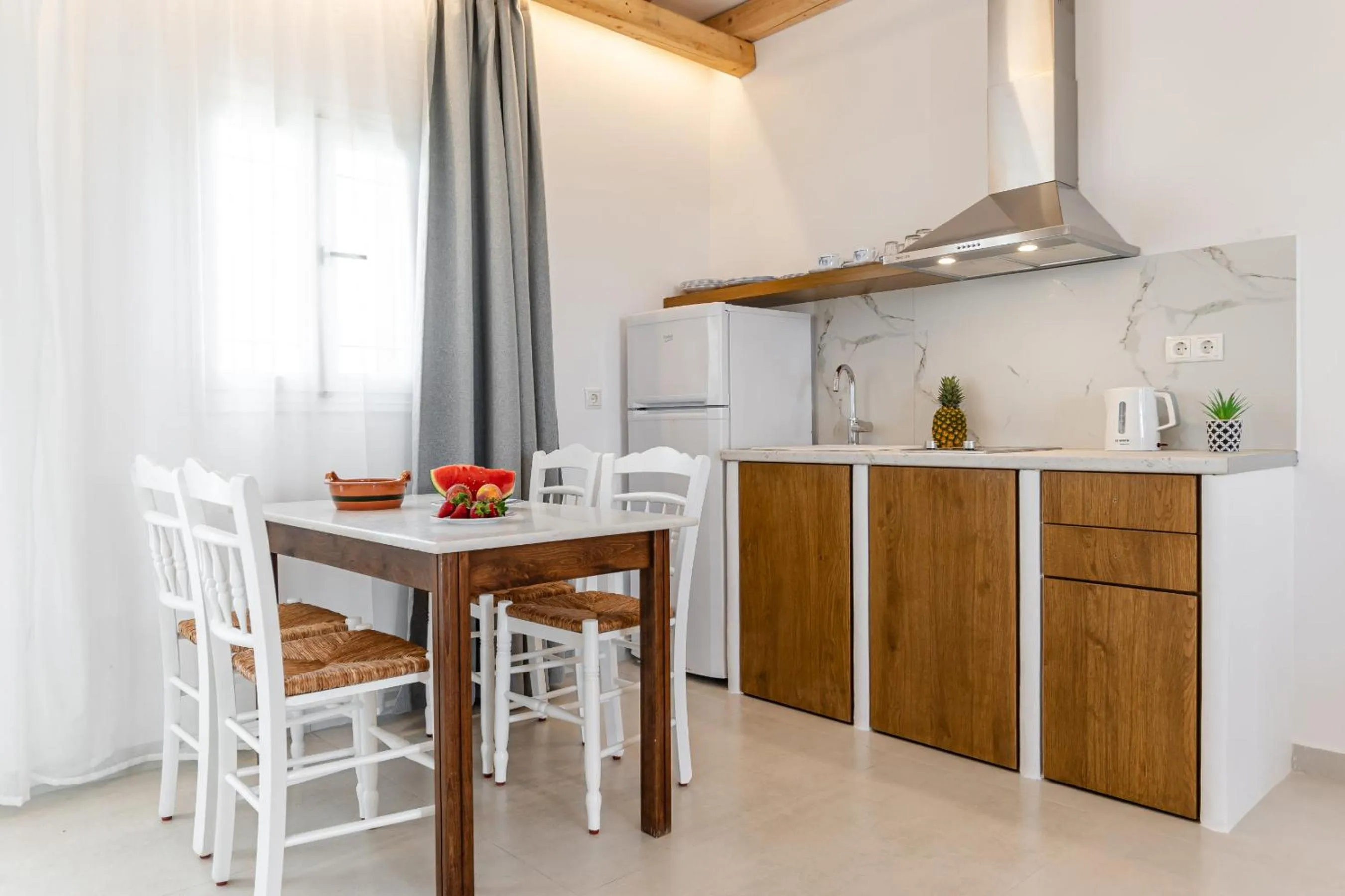 Birikos Hotel & Suites