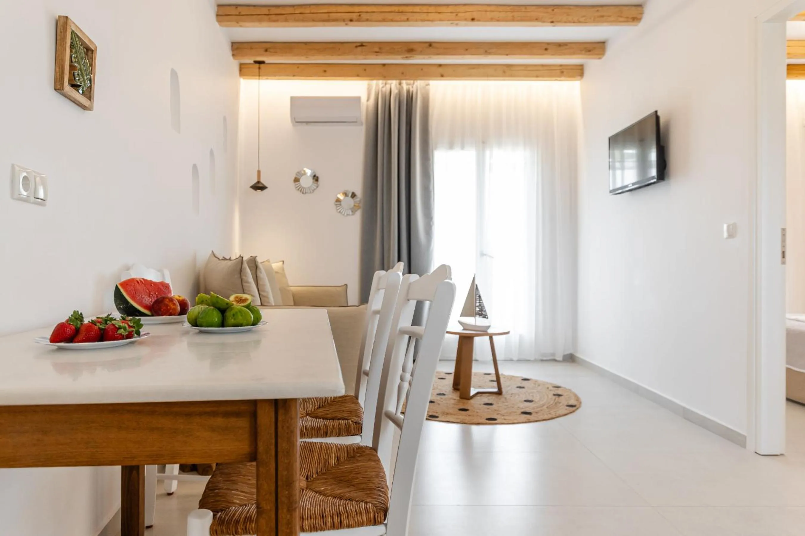 Birikos Hotel & Suites