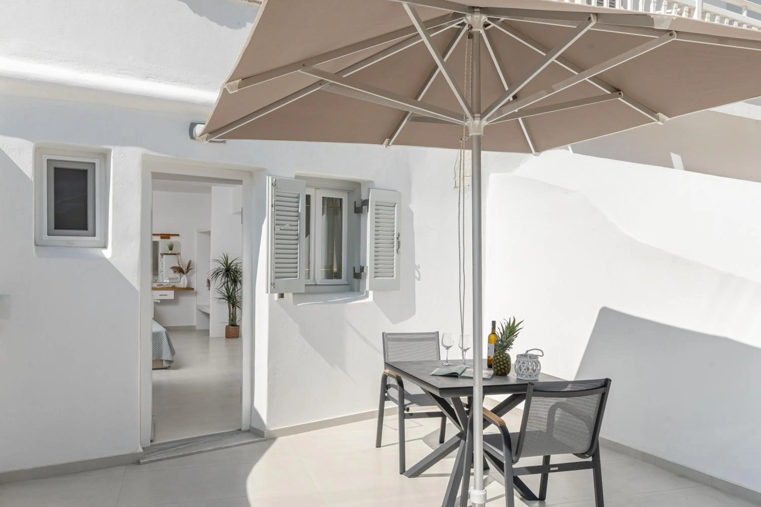 Birikos Hotel & Suites