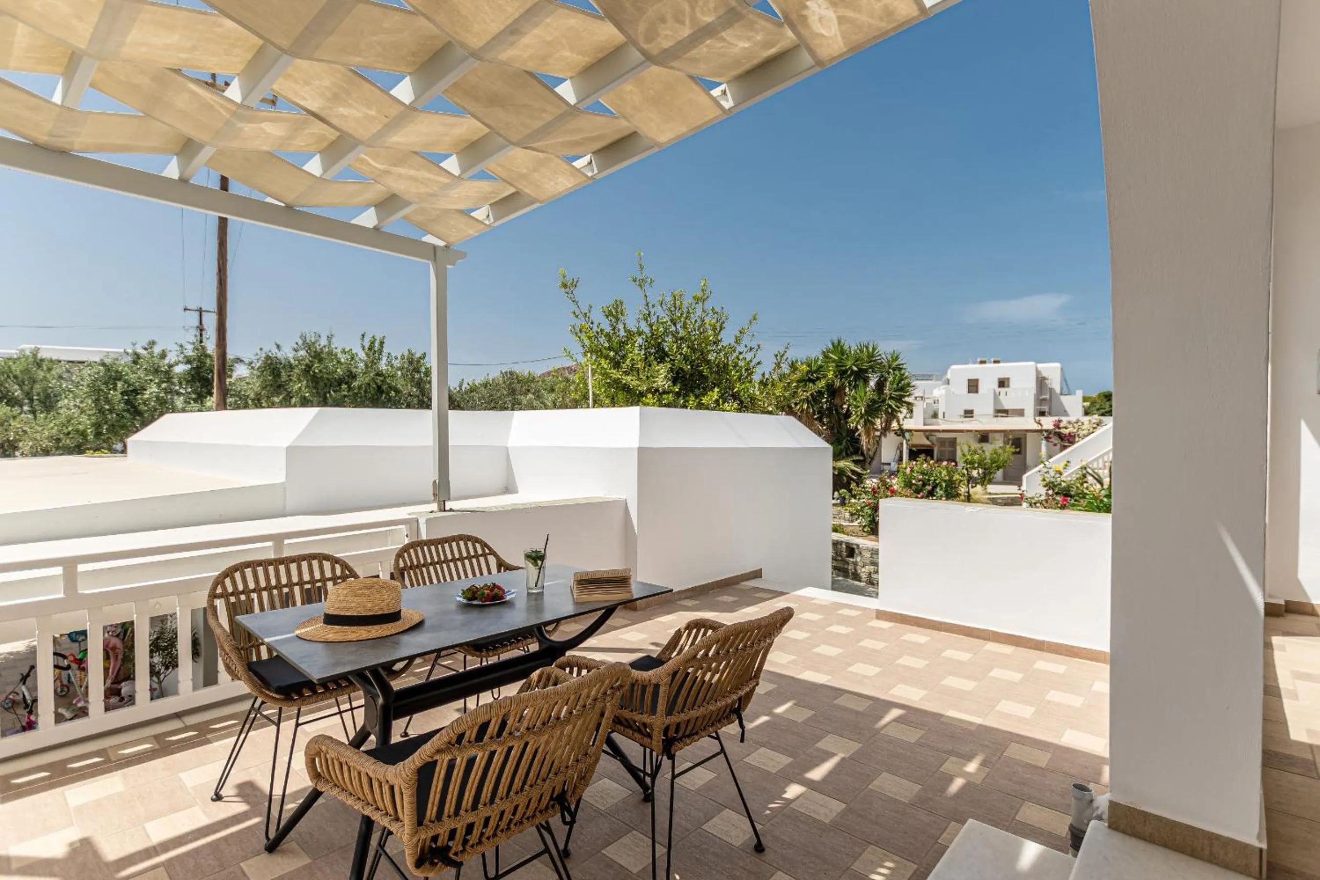 Birikos Hotel & Suites