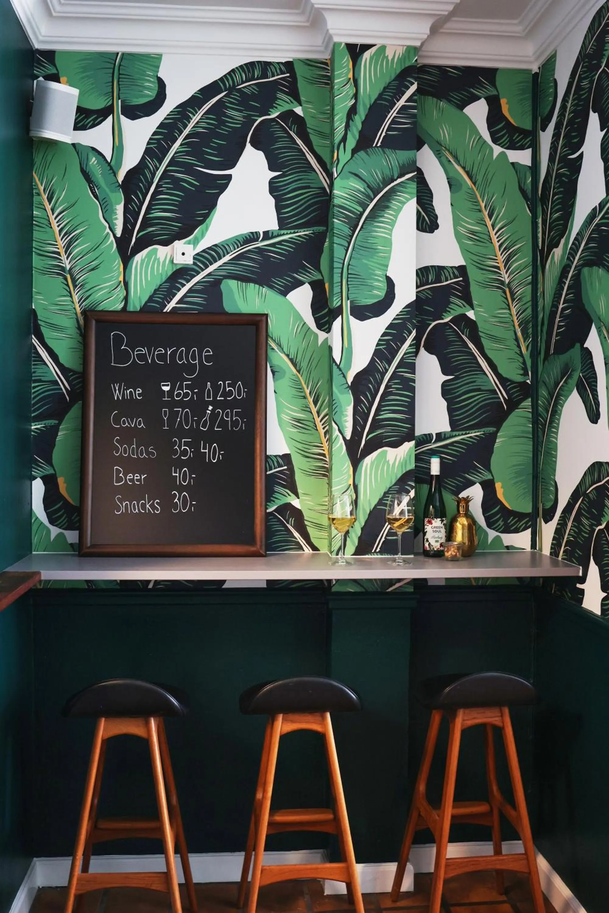 Lounge or bar in SOFS boutique hotel