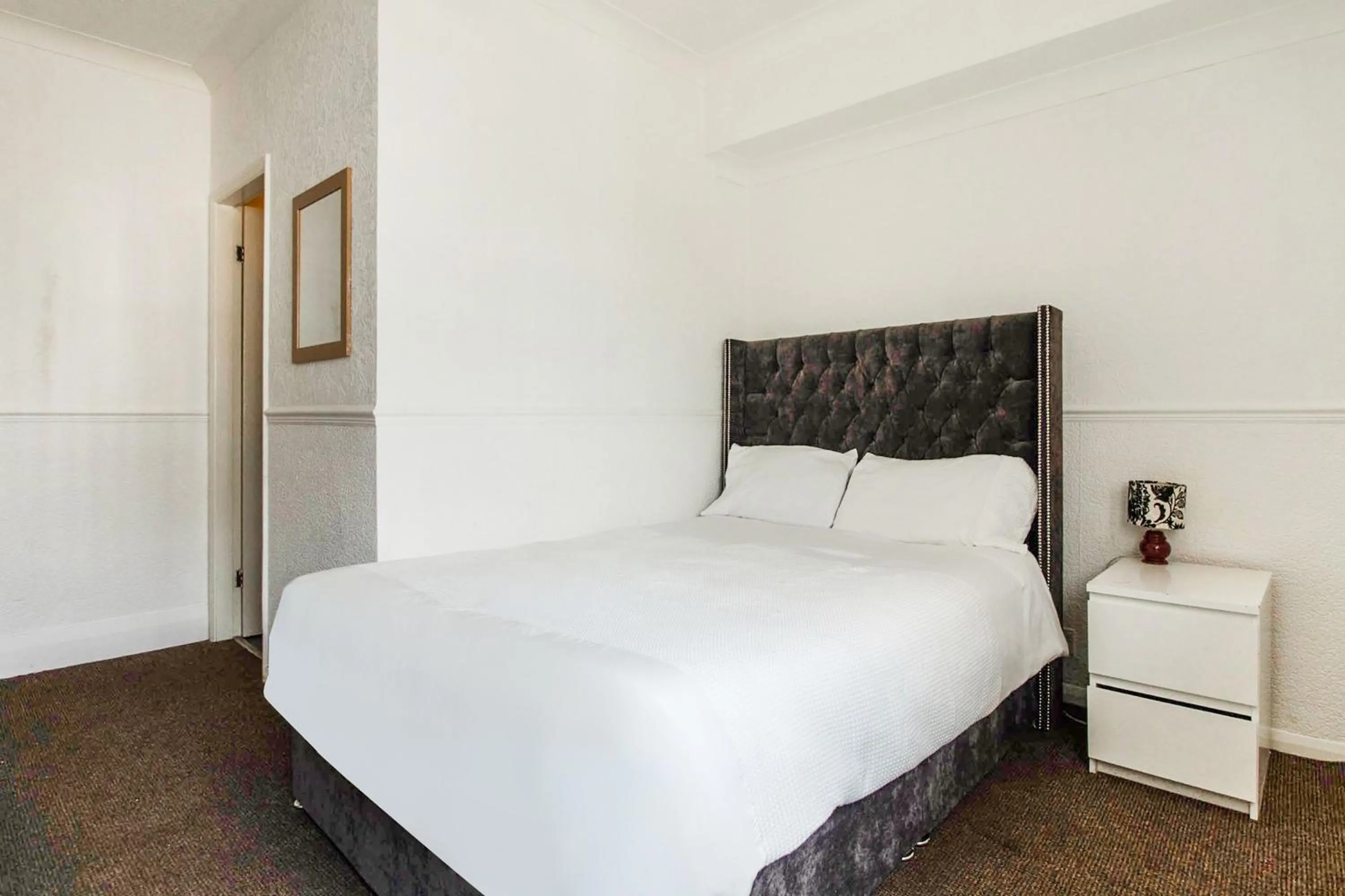 Bedroom, Bed in The Longlands Hotel