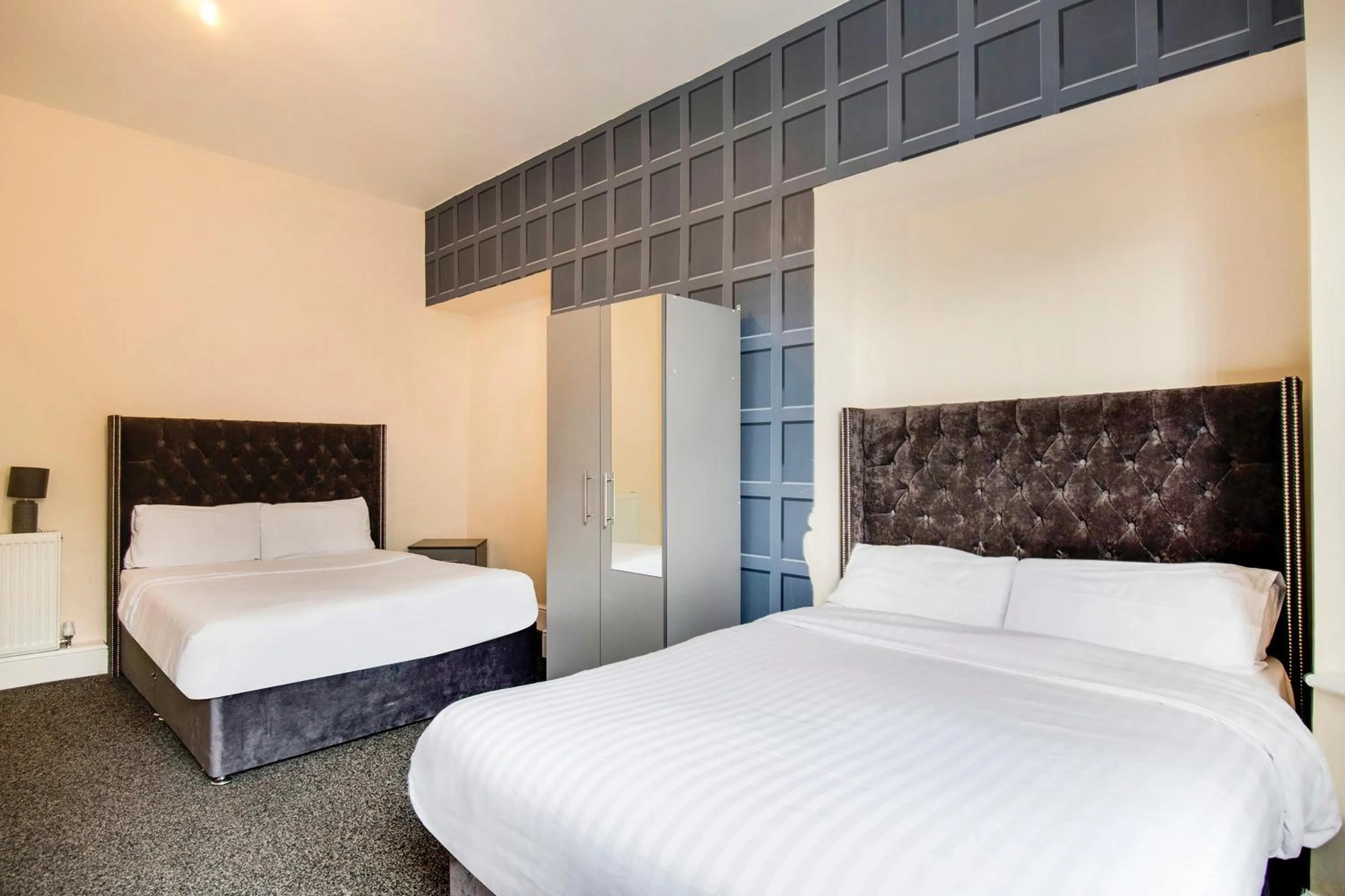 Bedroom, Bed in The Longlands Hotel