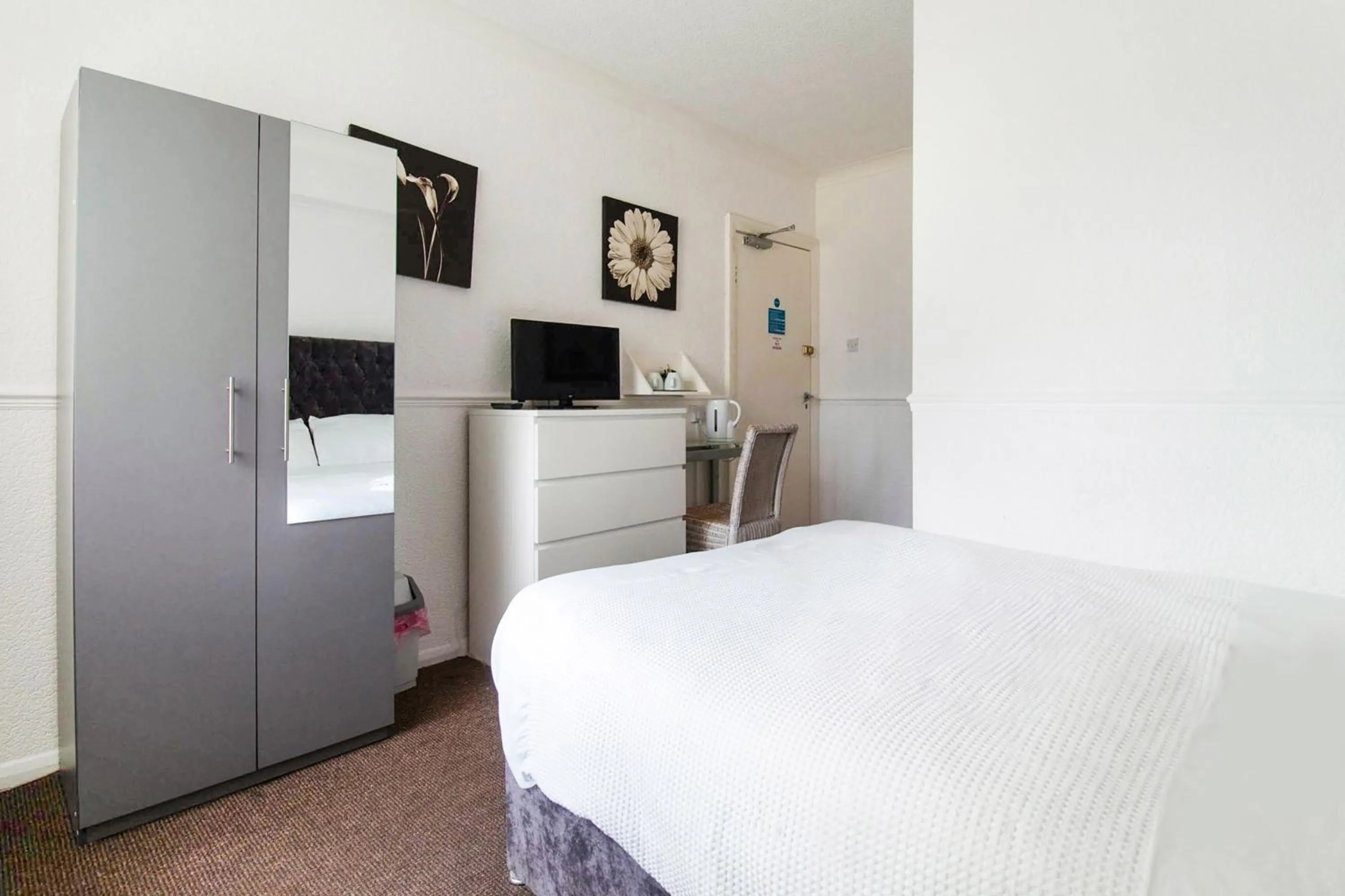 Bedroom, Bed in The Longlands Hotel