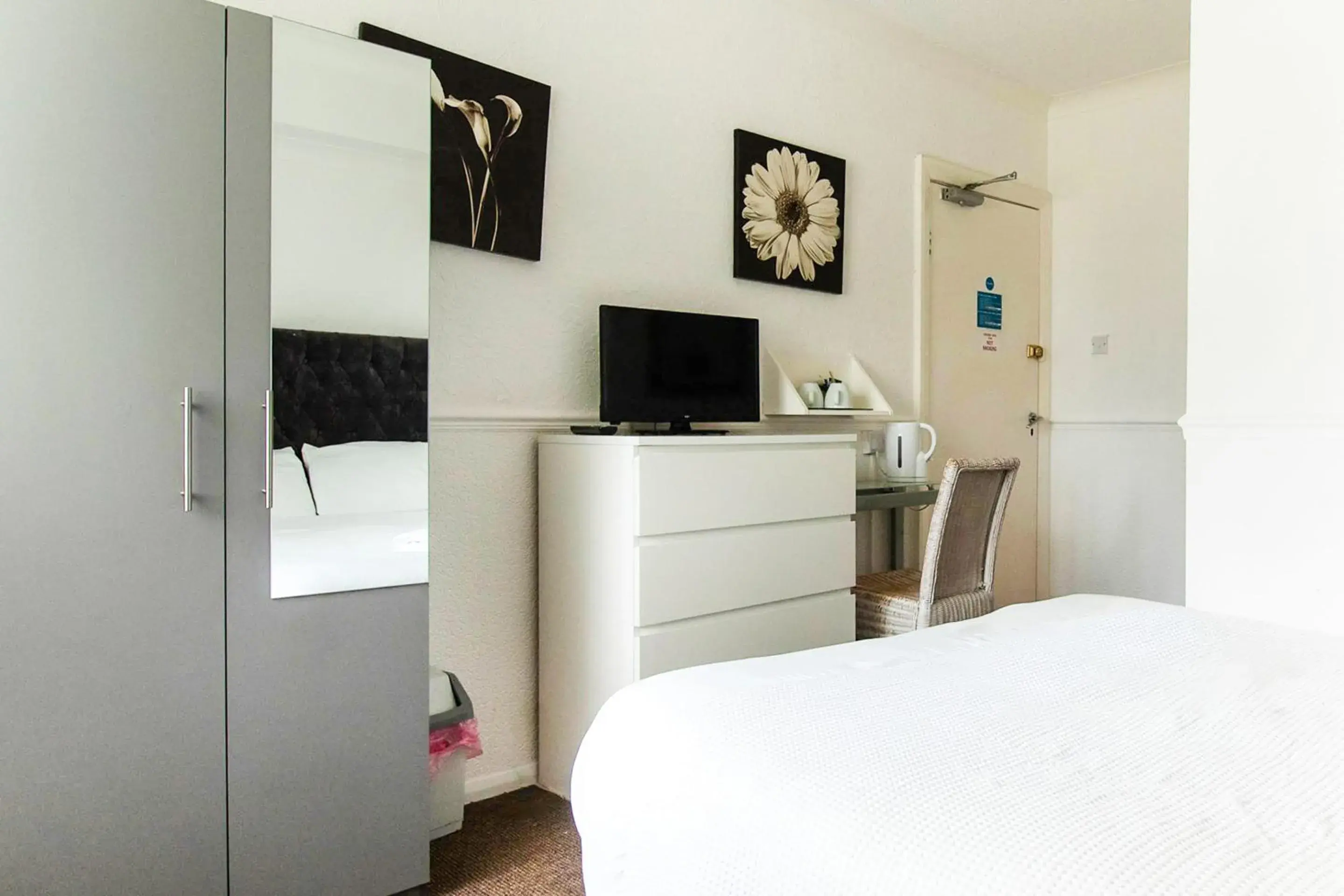 Standard Single Room in The Longlands Hotel Standard Single Room in The Longlands Hotel