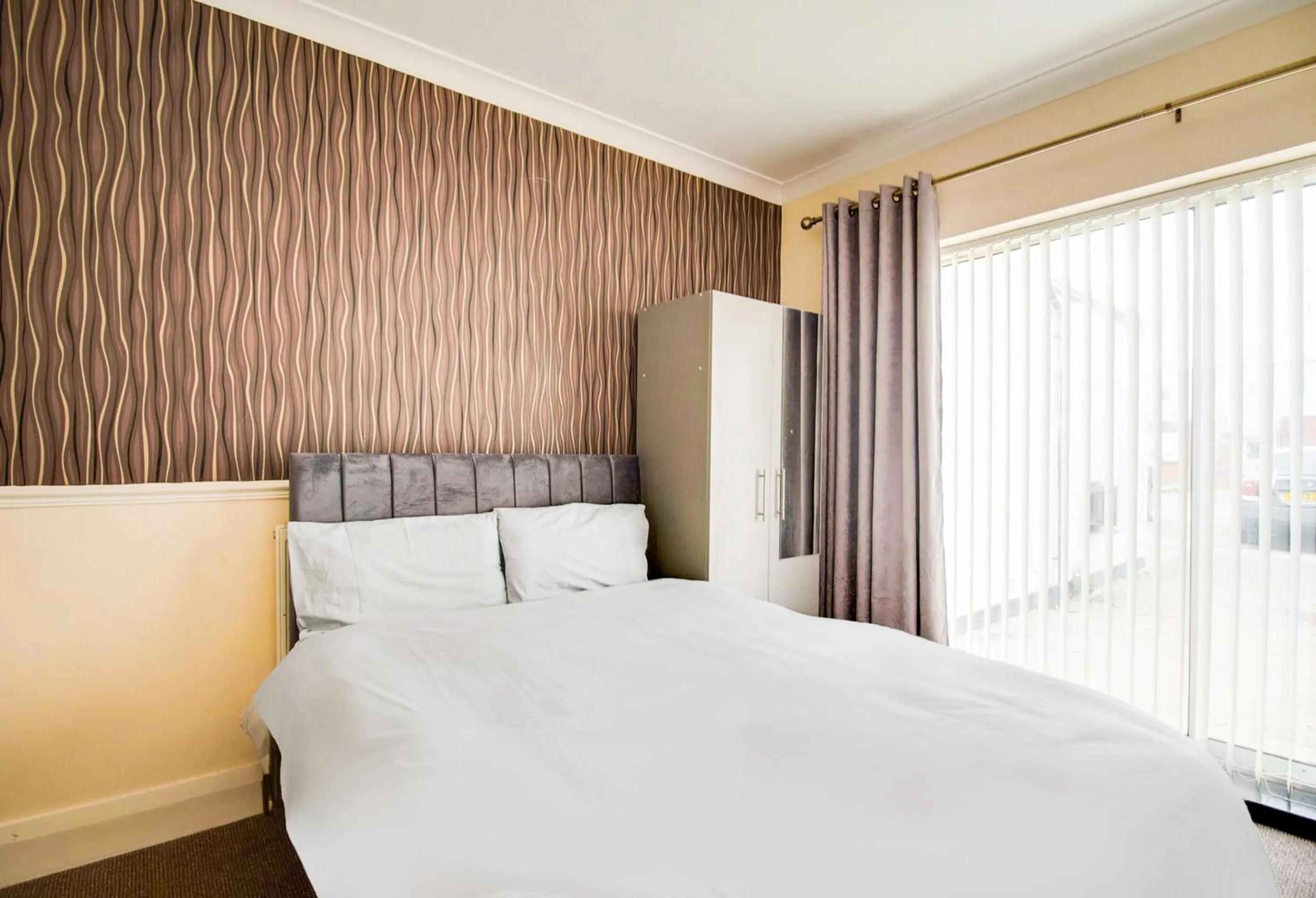 Bedroom, Bed in The Longlands Hotel