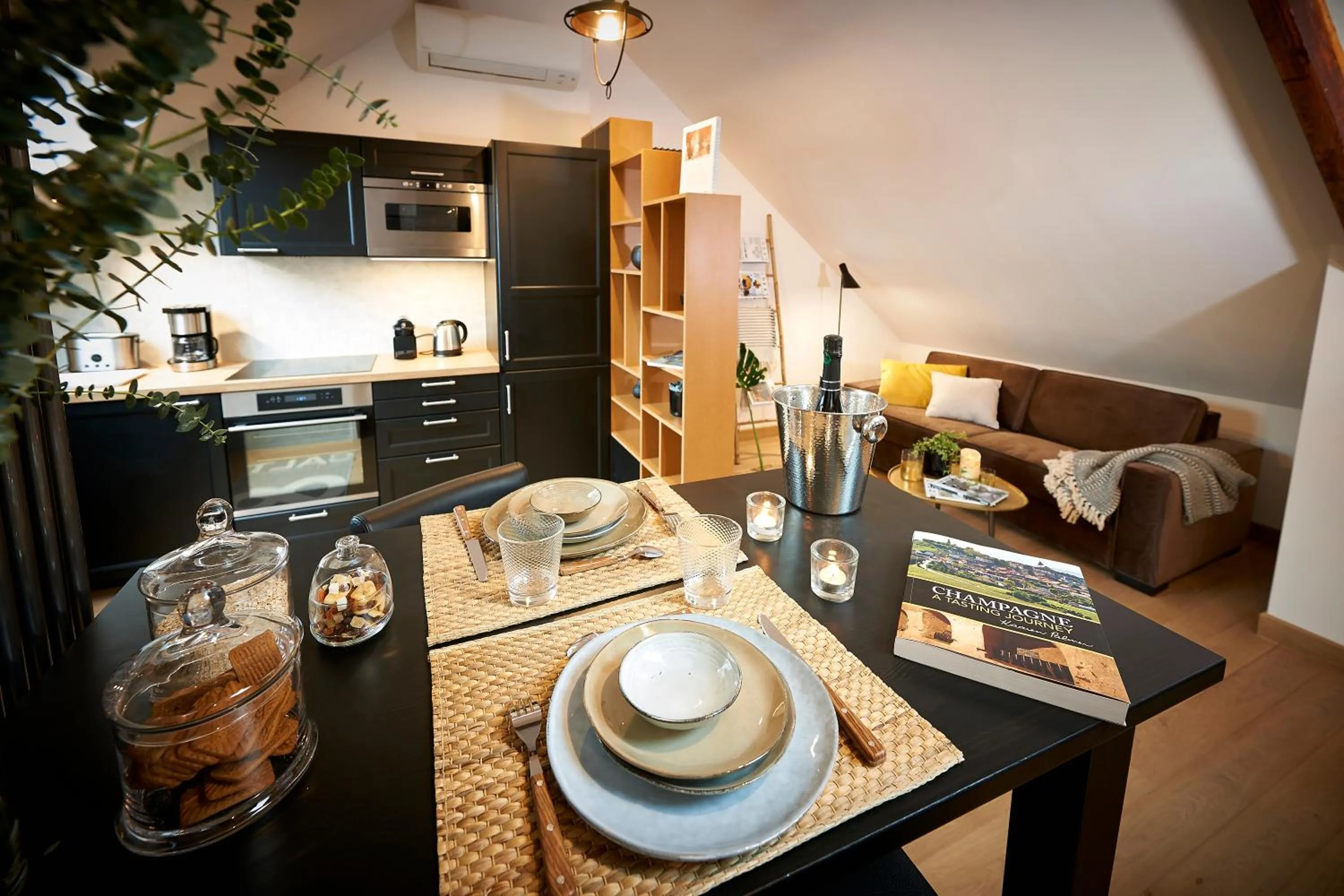 Dining area in Bubble 8