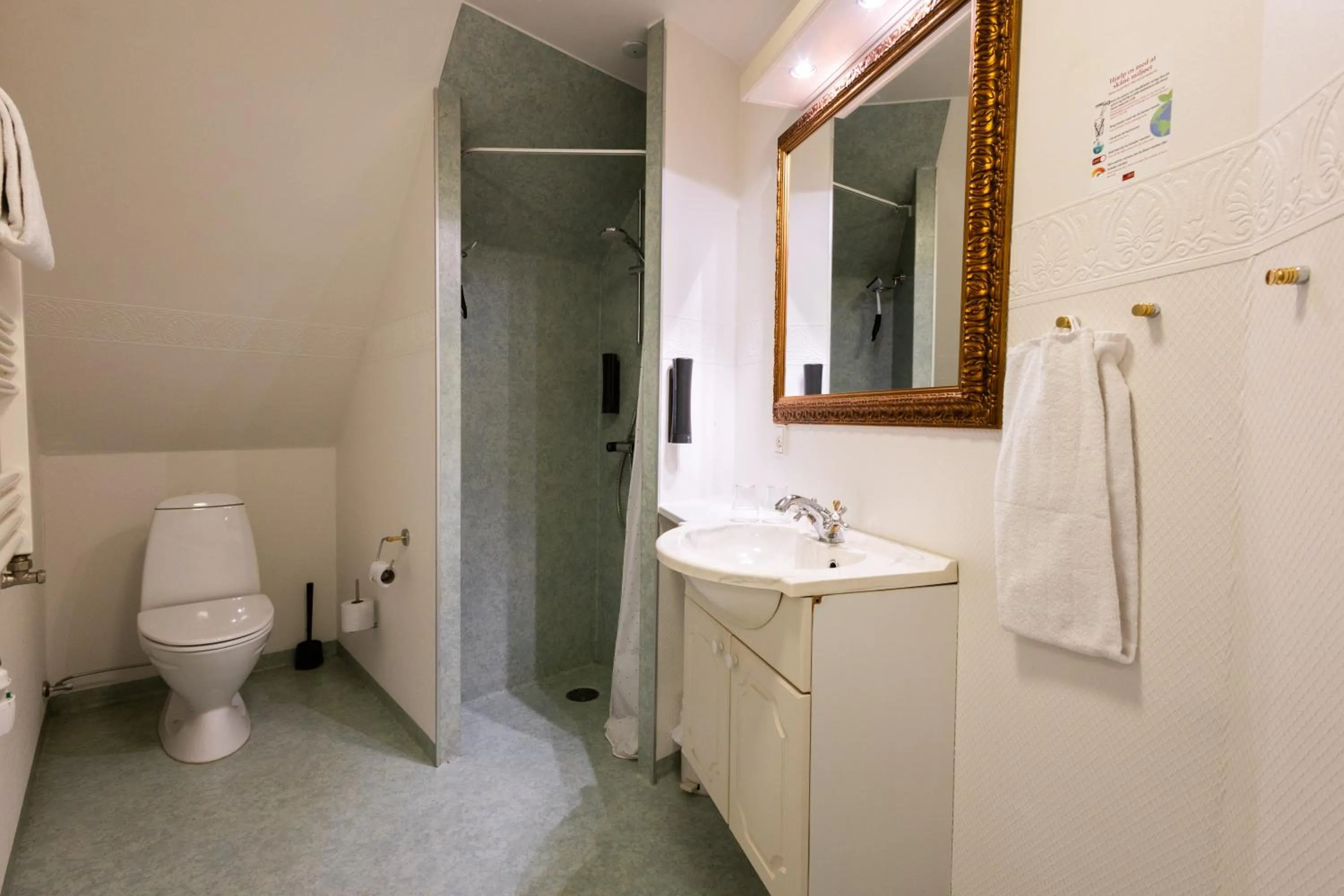 Bathroom in Milling Hotel Saxildhus