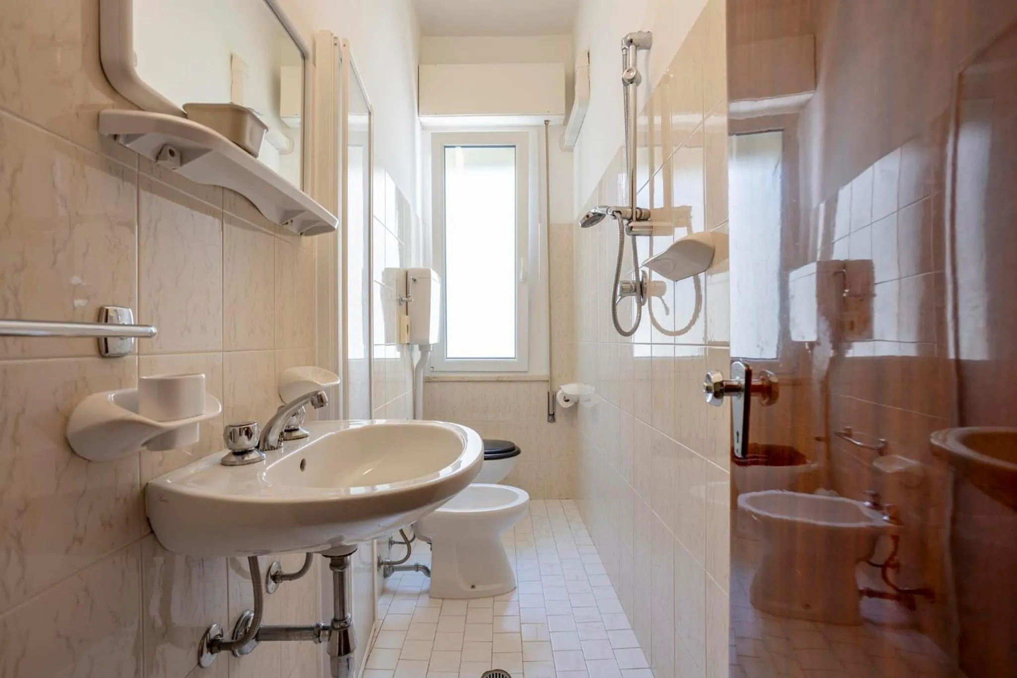 Shower in Hotel Stella Del Mare