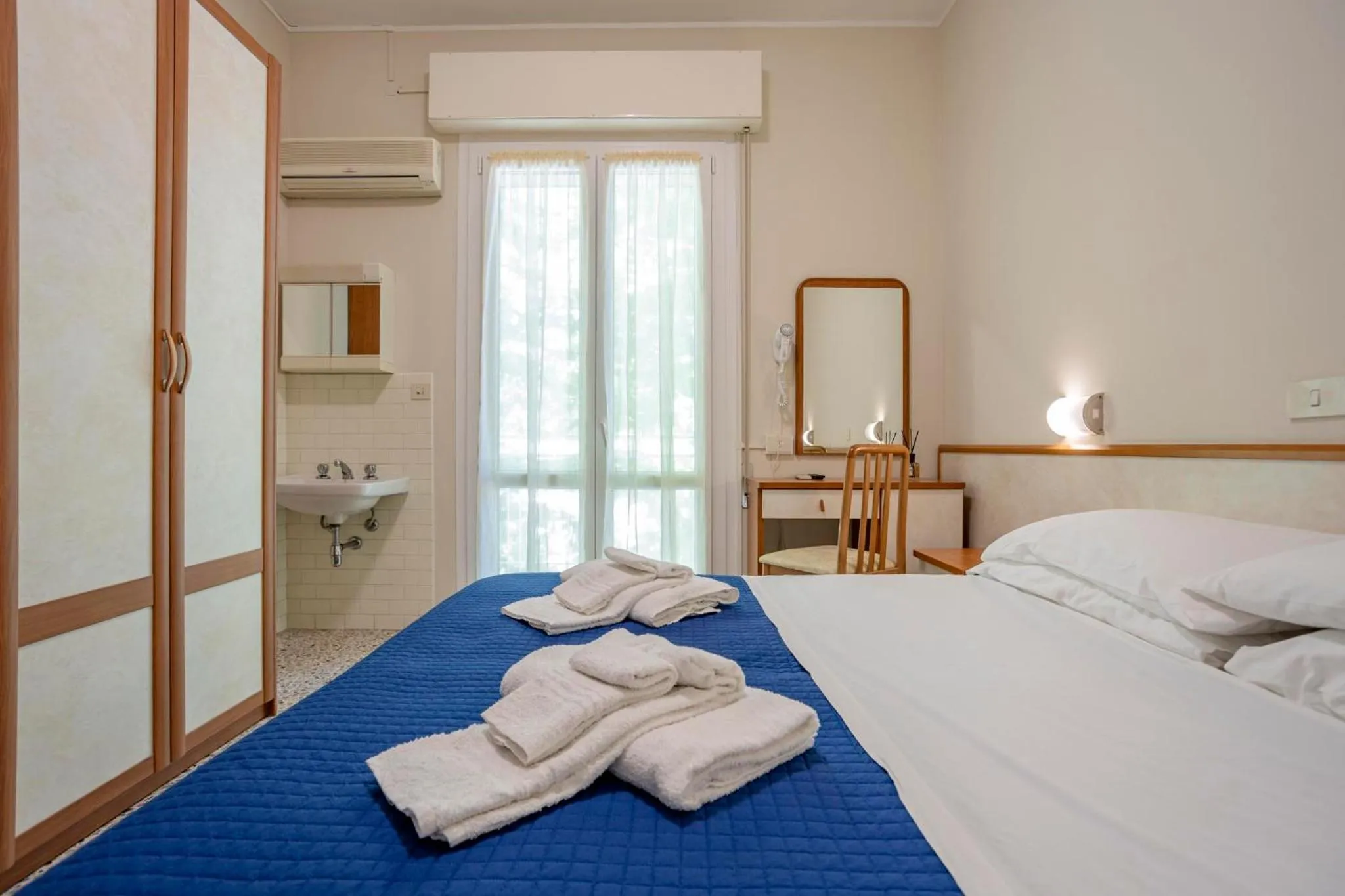 Balcony/Terrace, Bed in Hotel Stella Del Mare