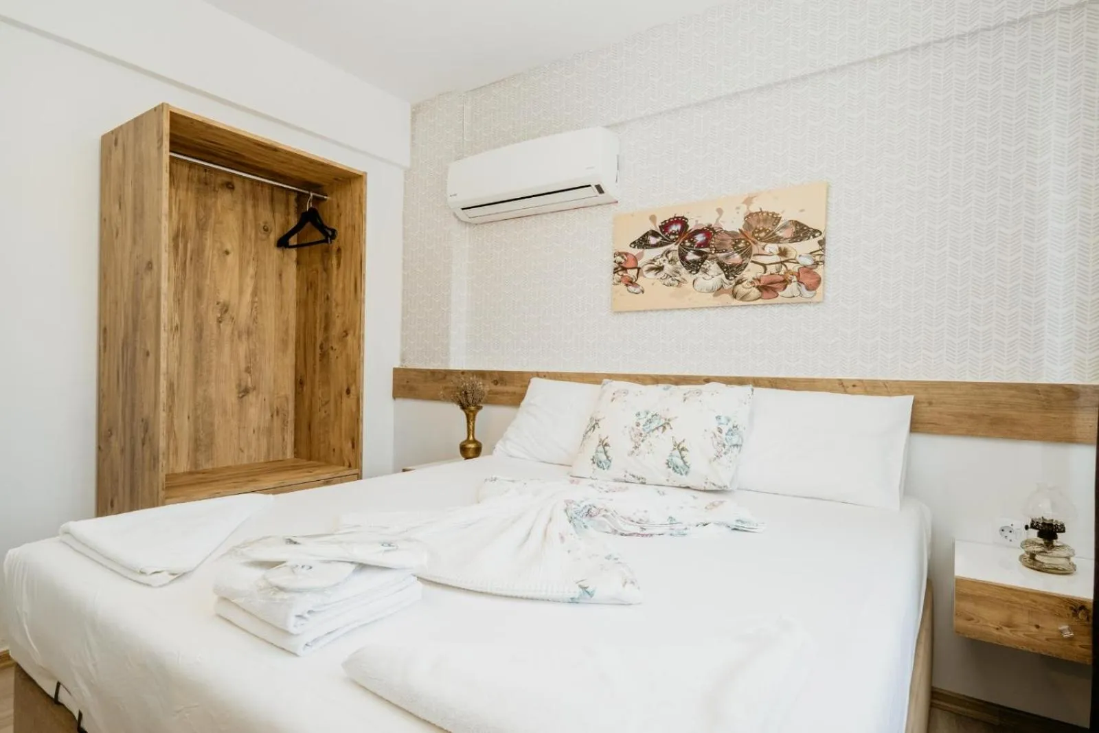 Bed in Azra Apart & Otel