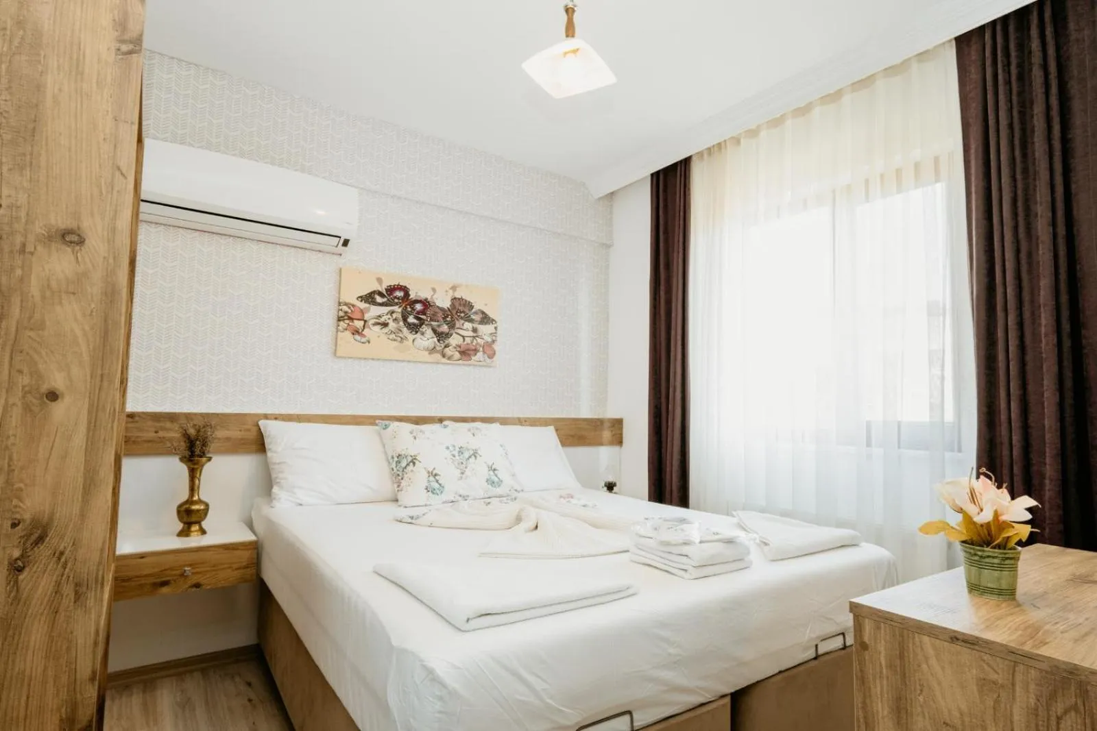 Bed in Azra Apart & Otel