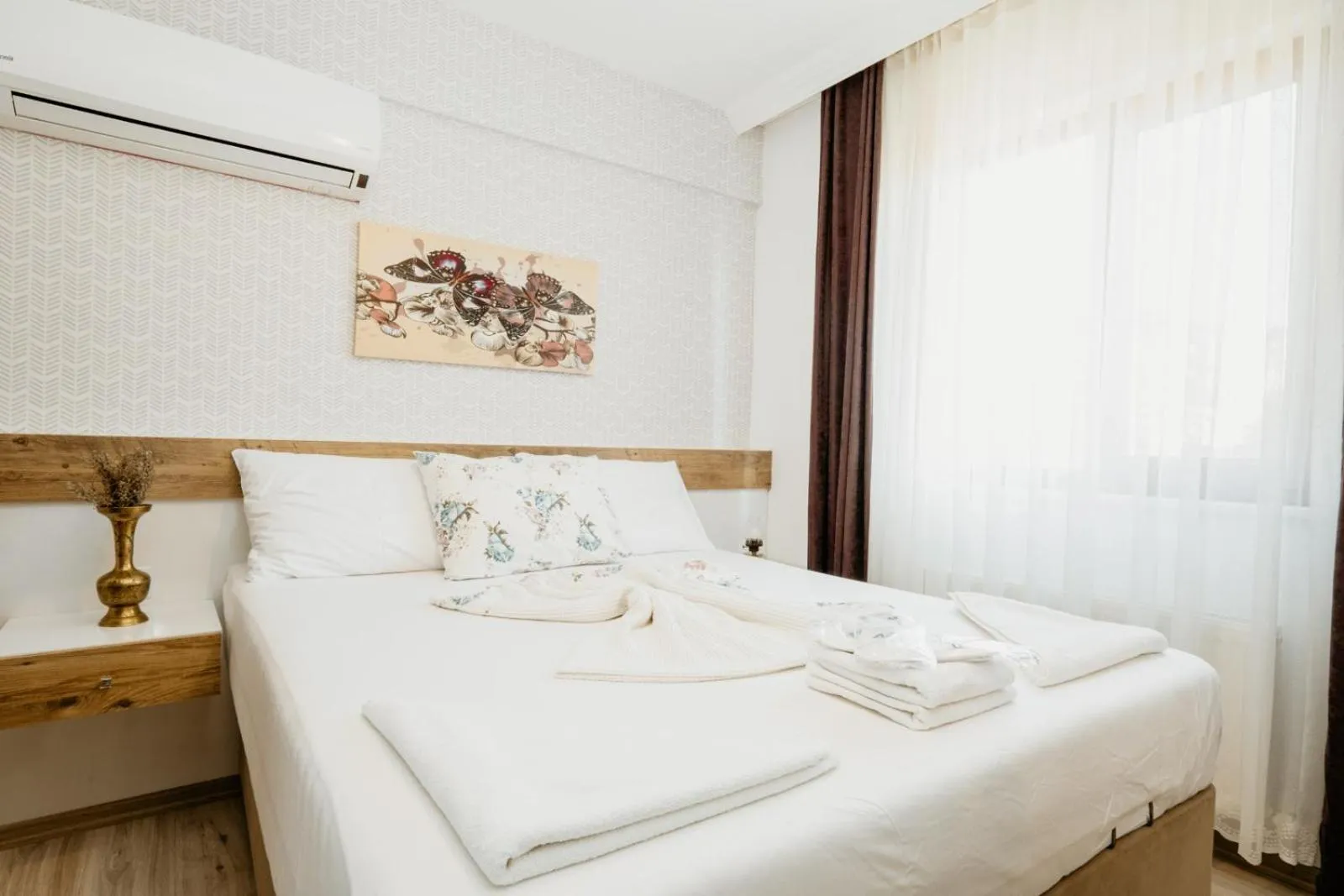 Bed in Azra Apart & Otel