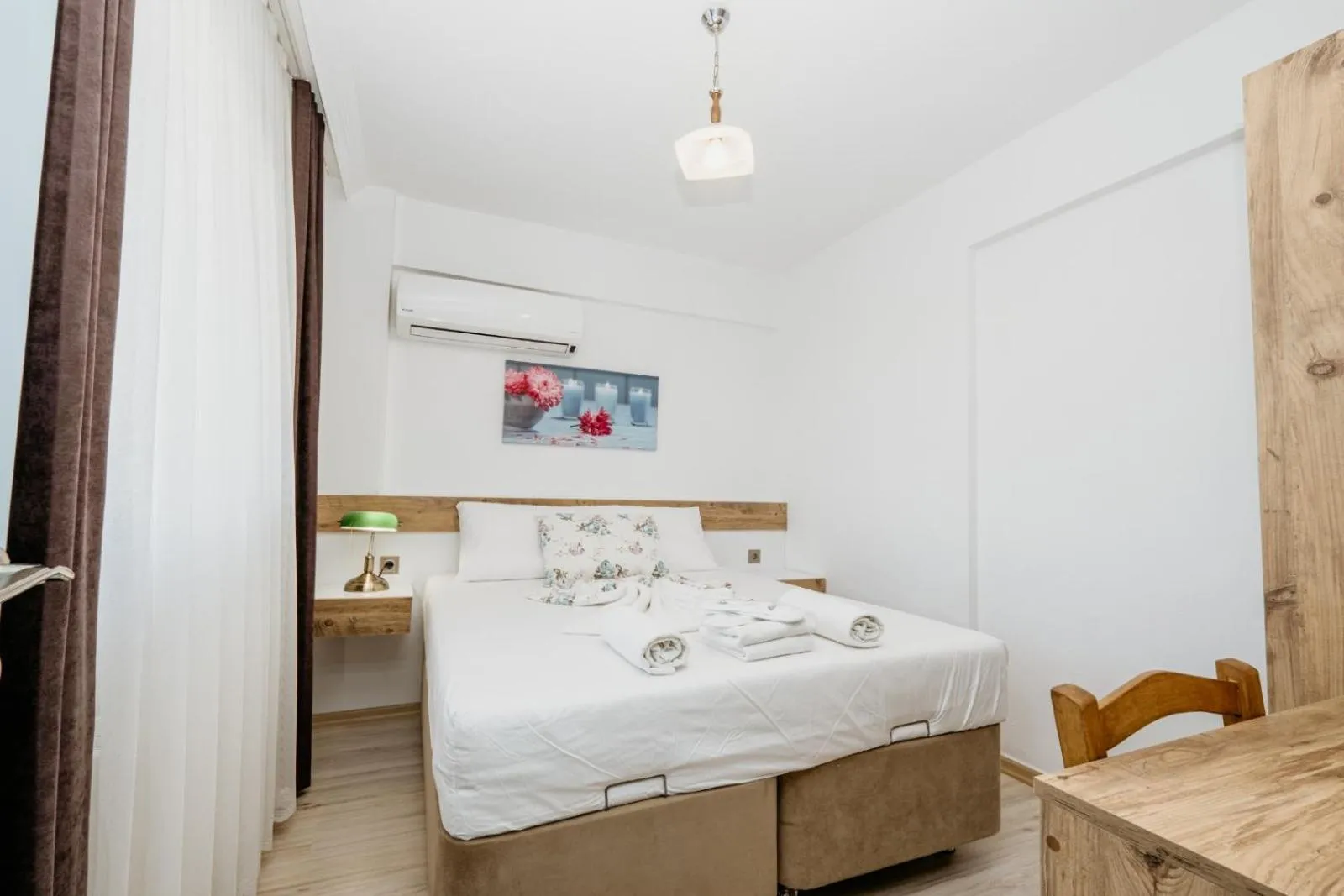 Bed in Azra Apart & Otel