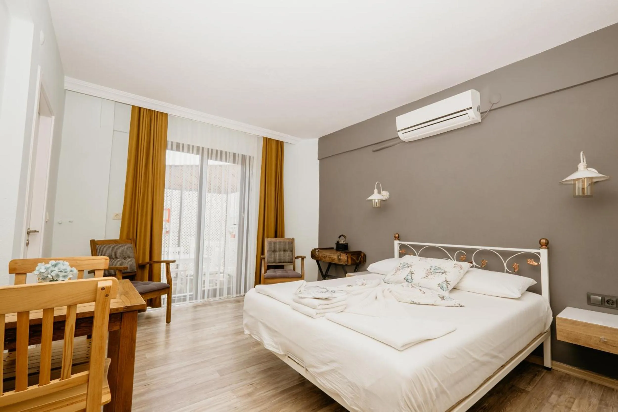 Bed in Azra Apart & Otel