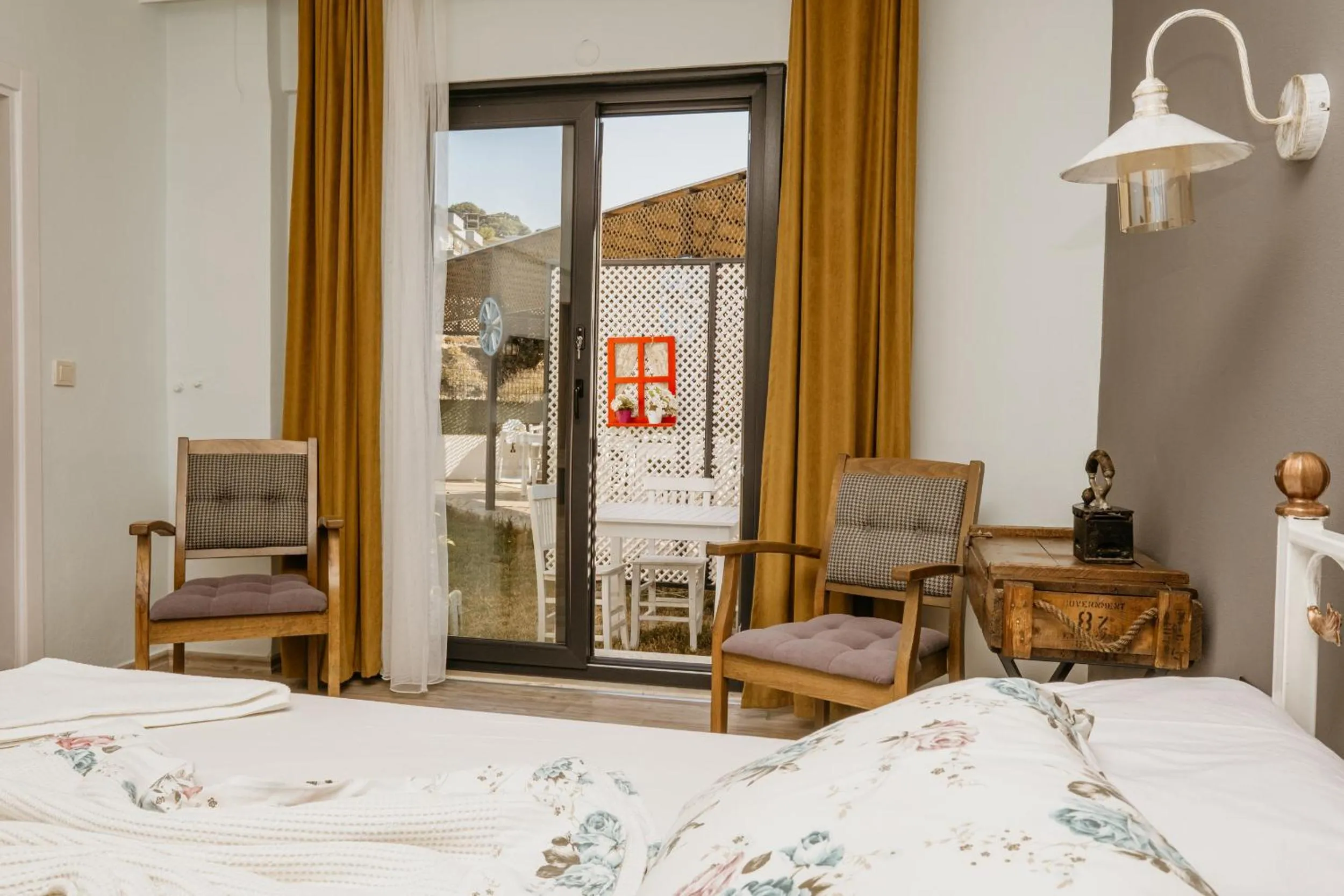 Bed in Azra Apart & Otel