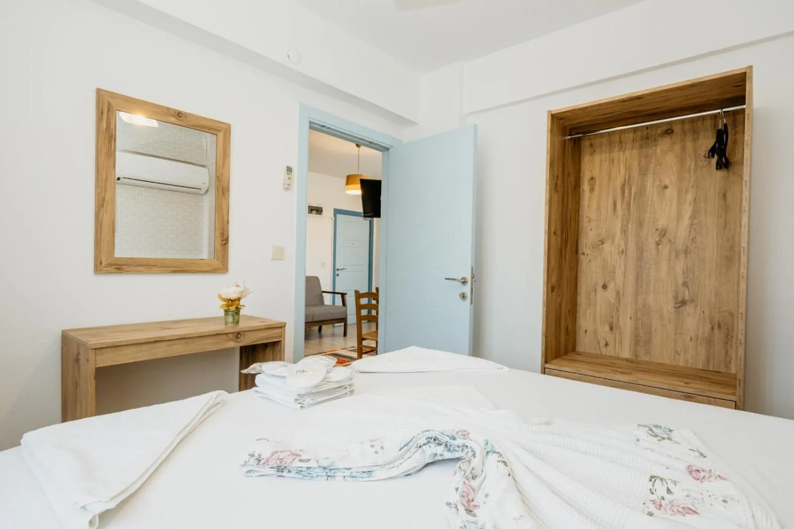 Bed in Azra Apart & Otel