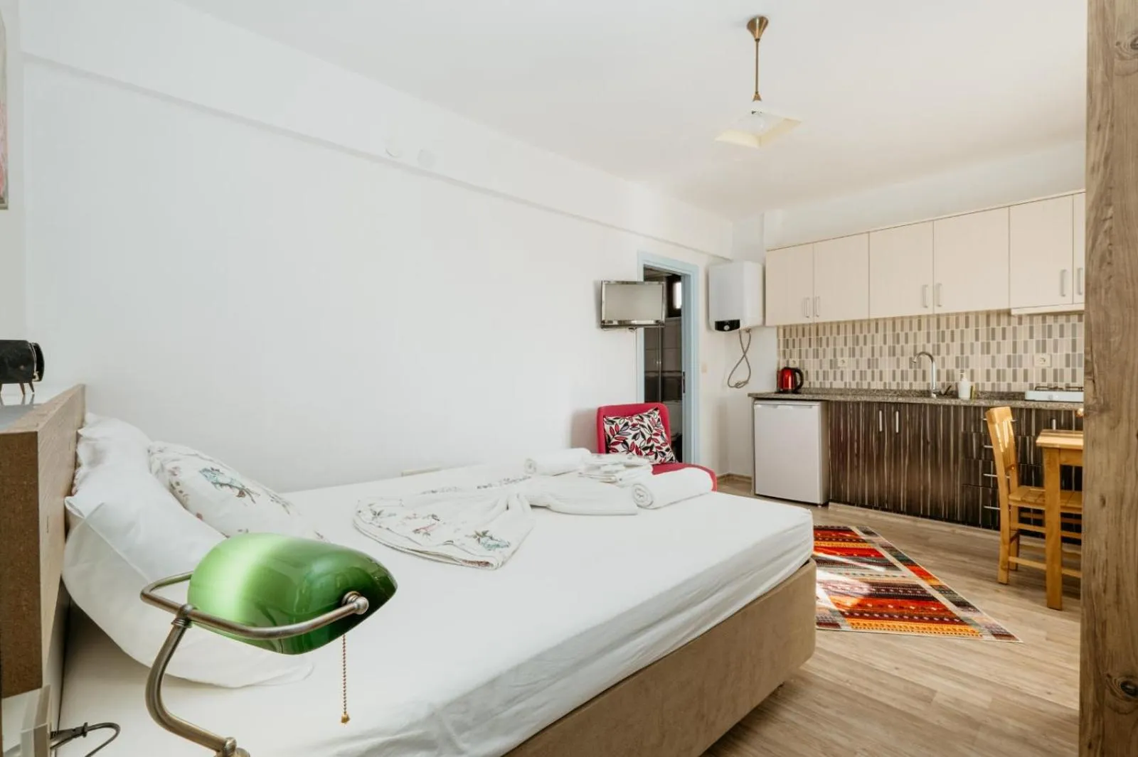 Bed in Azra Apart & Otel