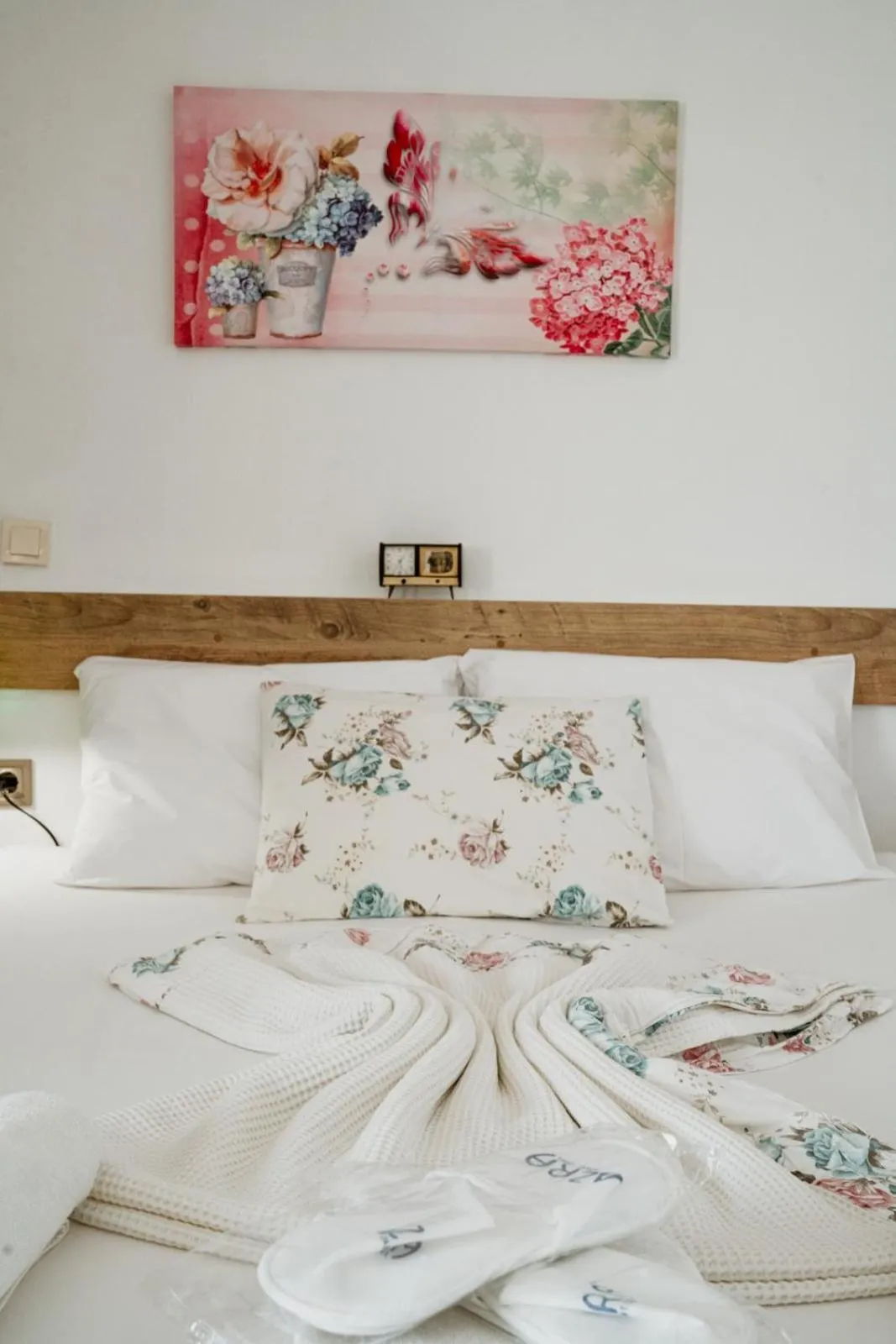 Bed in Azra Apart & Otel