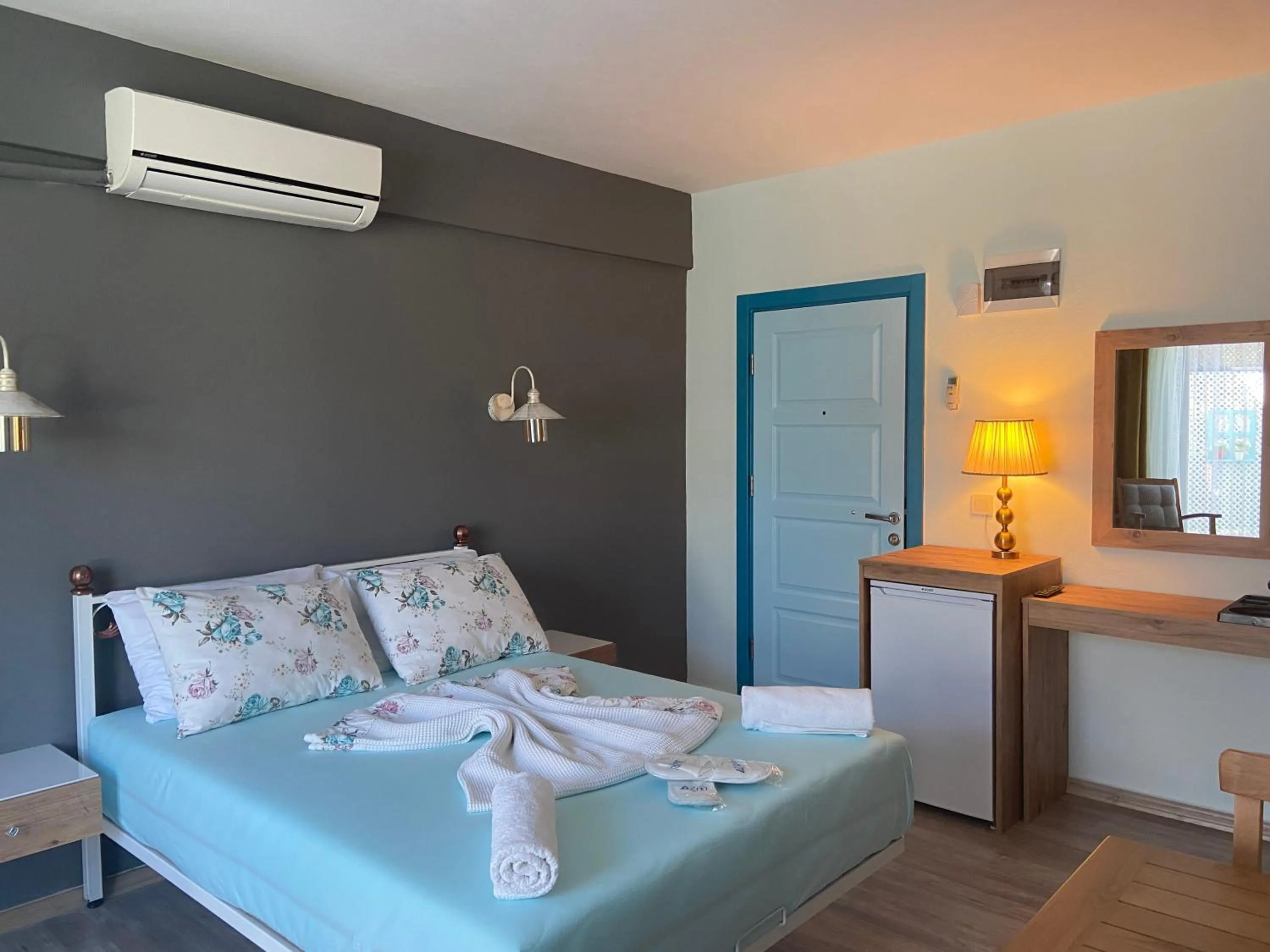 Bed in Azra Apart & Otel