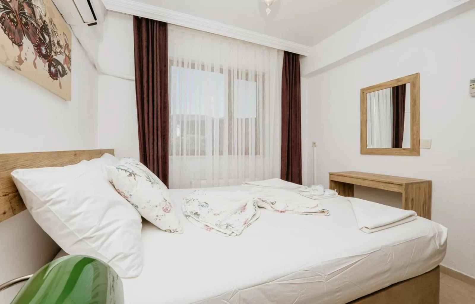 Bed in Azra Apart & Otel