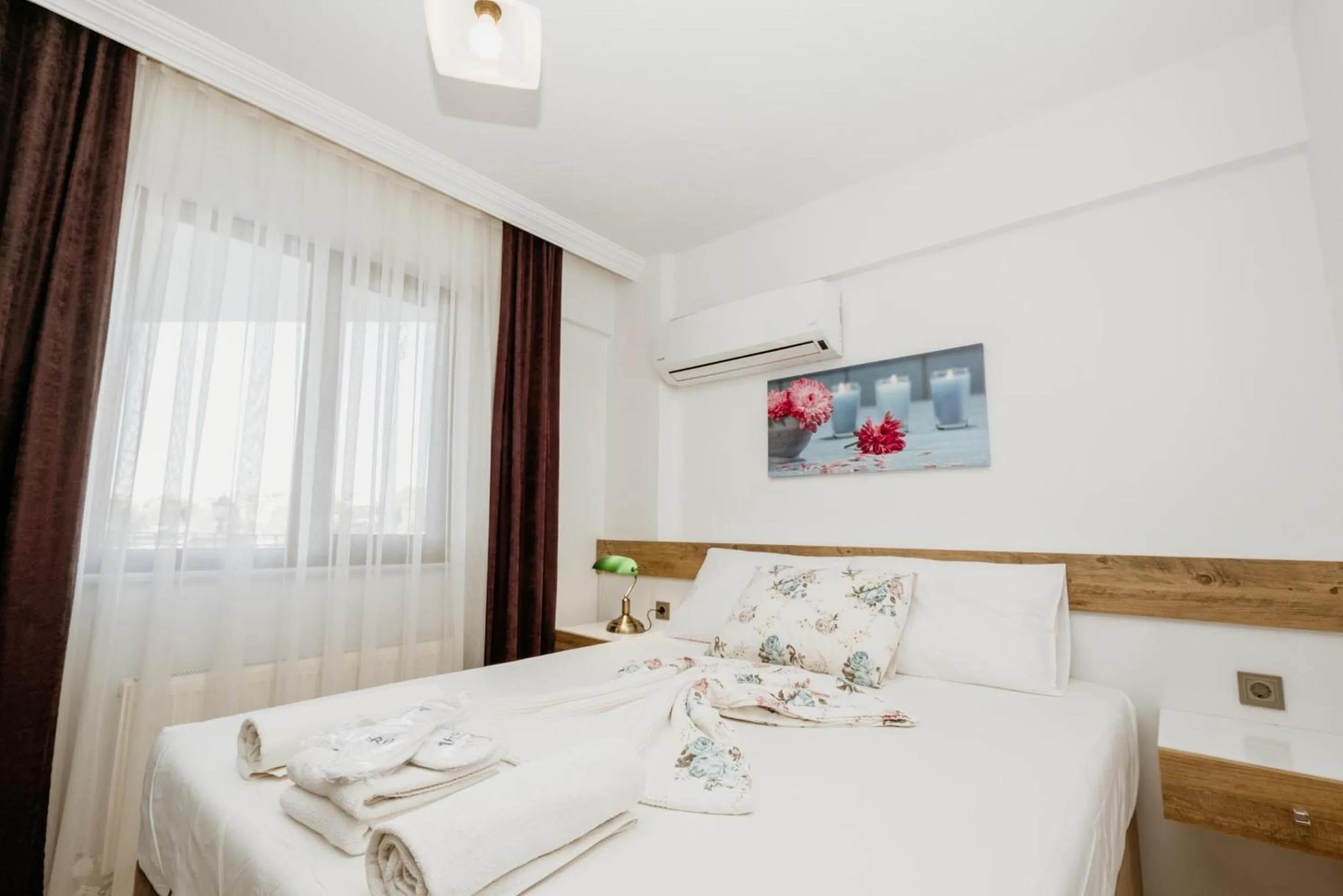 Bed in Azra Apart & Otel