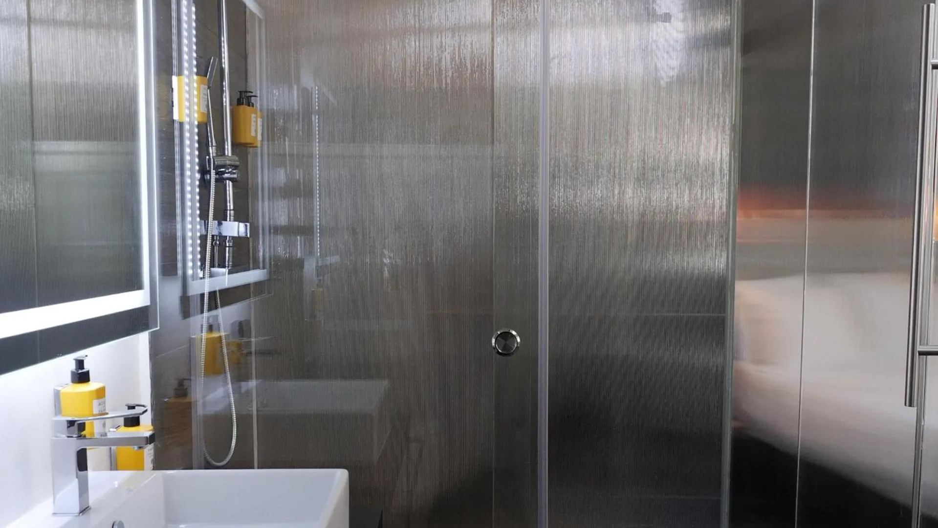 Shower in Hotel The Haven Roma