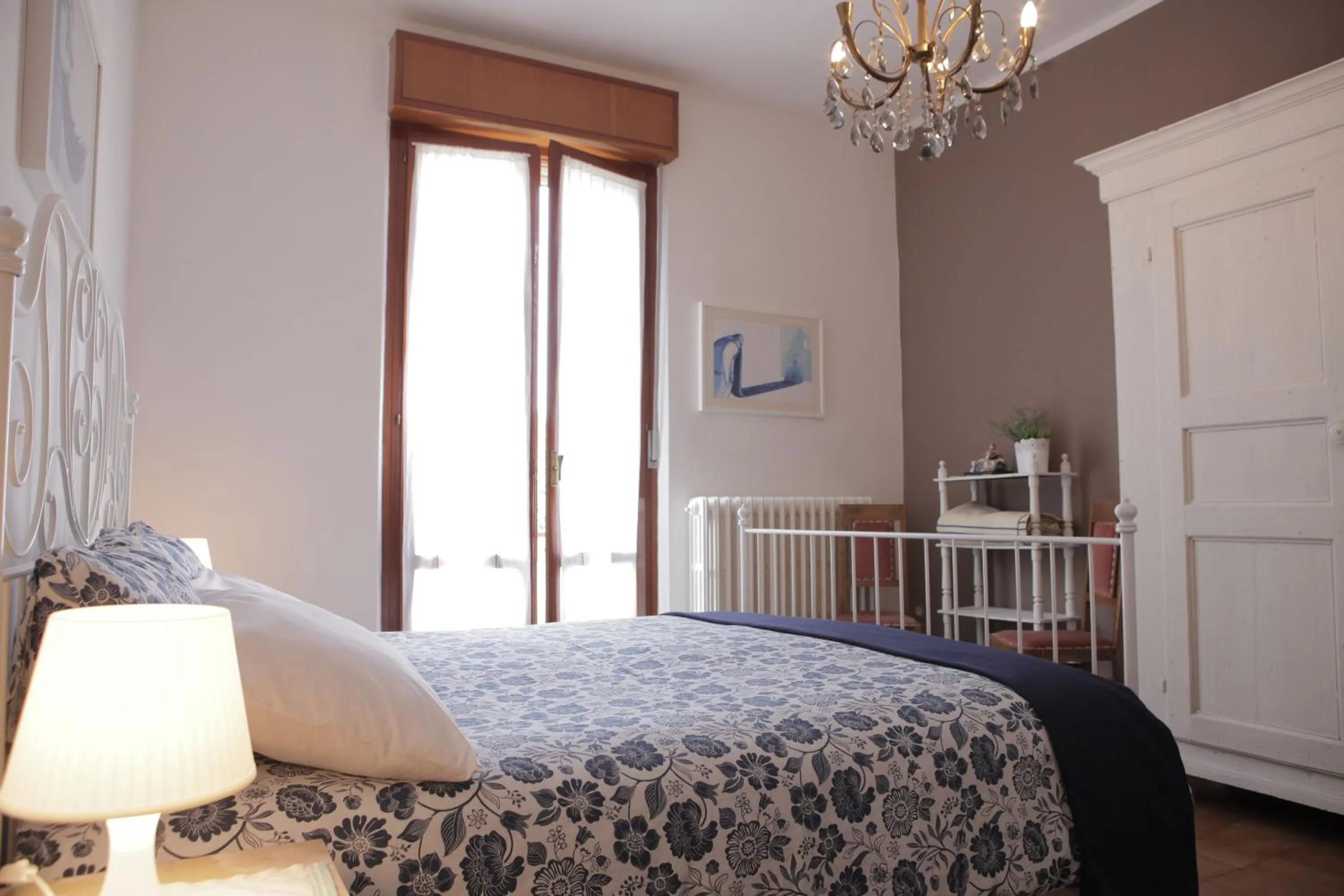 Photo of the whole room, Bed in Goga&Romeo