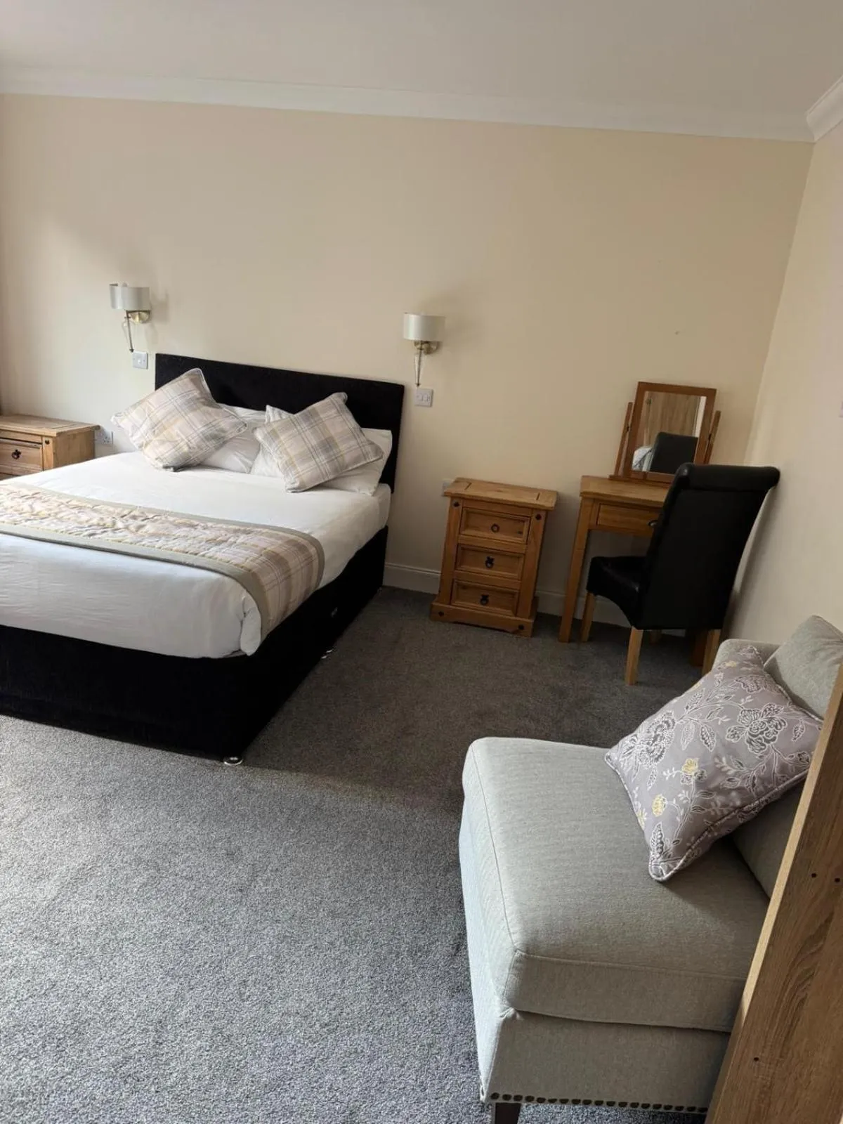 Bed in The Waverley Inn