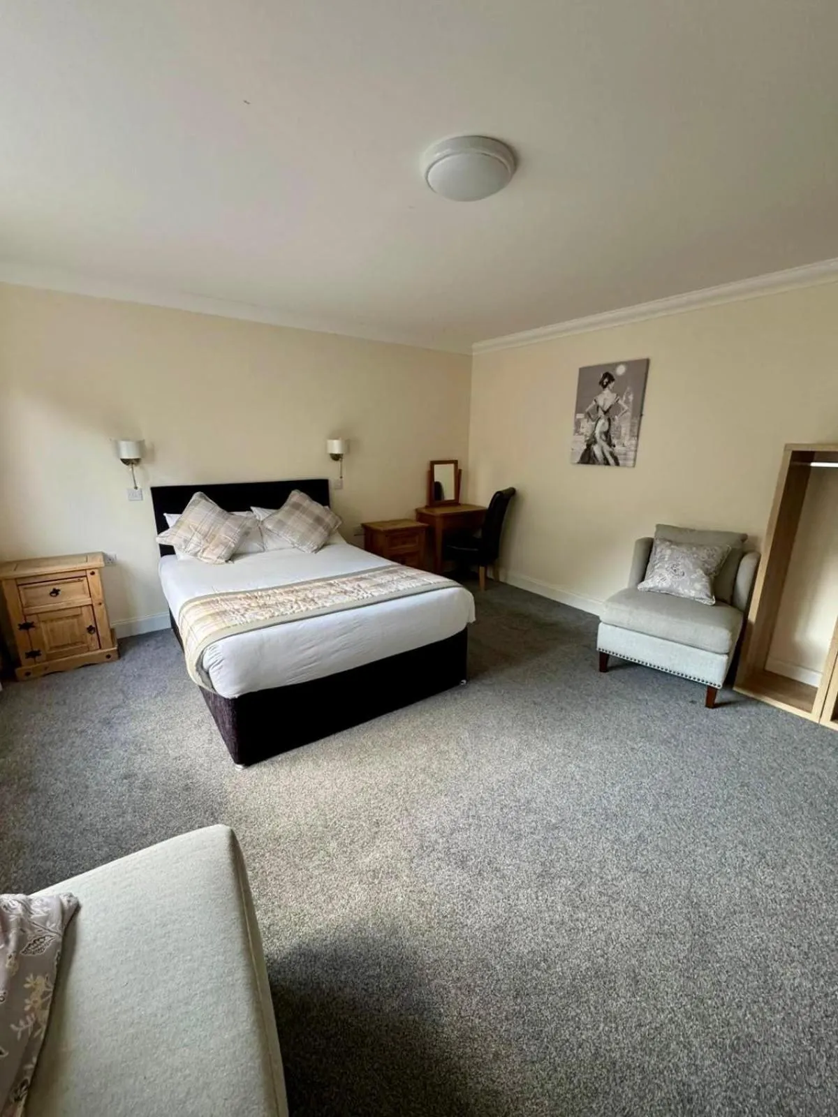 Bed in The Waverley Inn