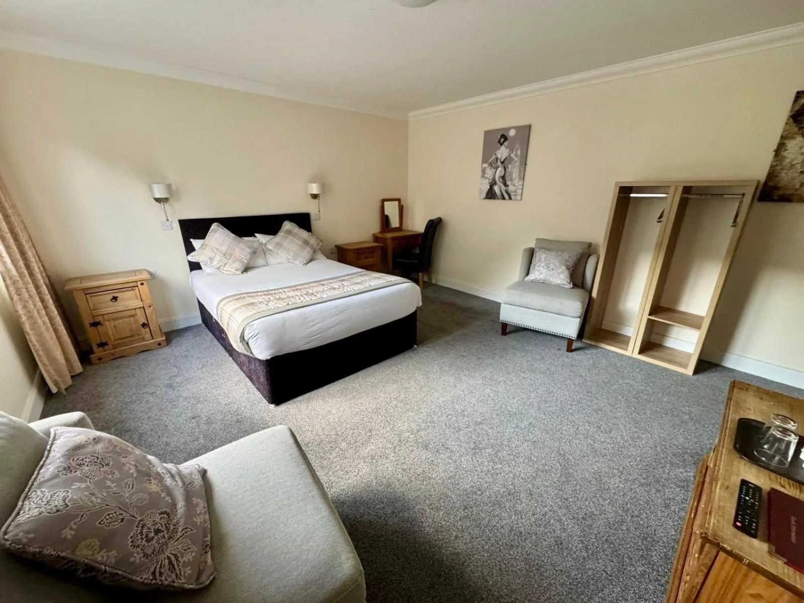 Photo of the whole room, Bed in The Waverley Inn