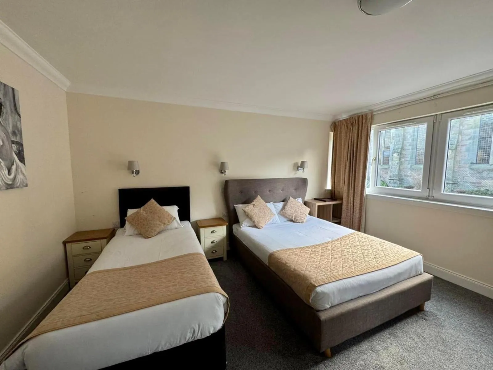 Photo of the whole room, Bed in The Waverley Inn