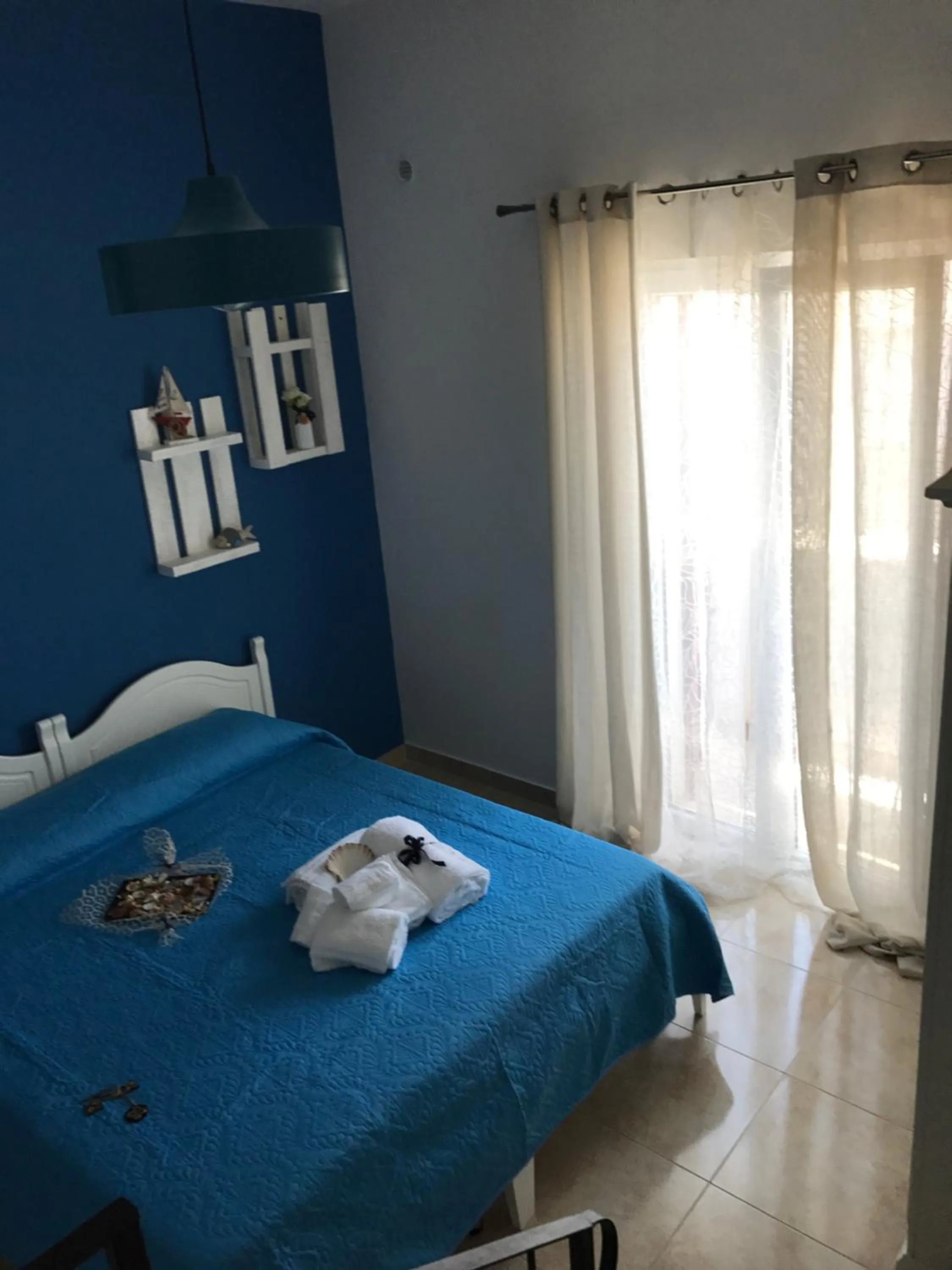 Photo of the whole room, Bed in La Maison de Gabrielè